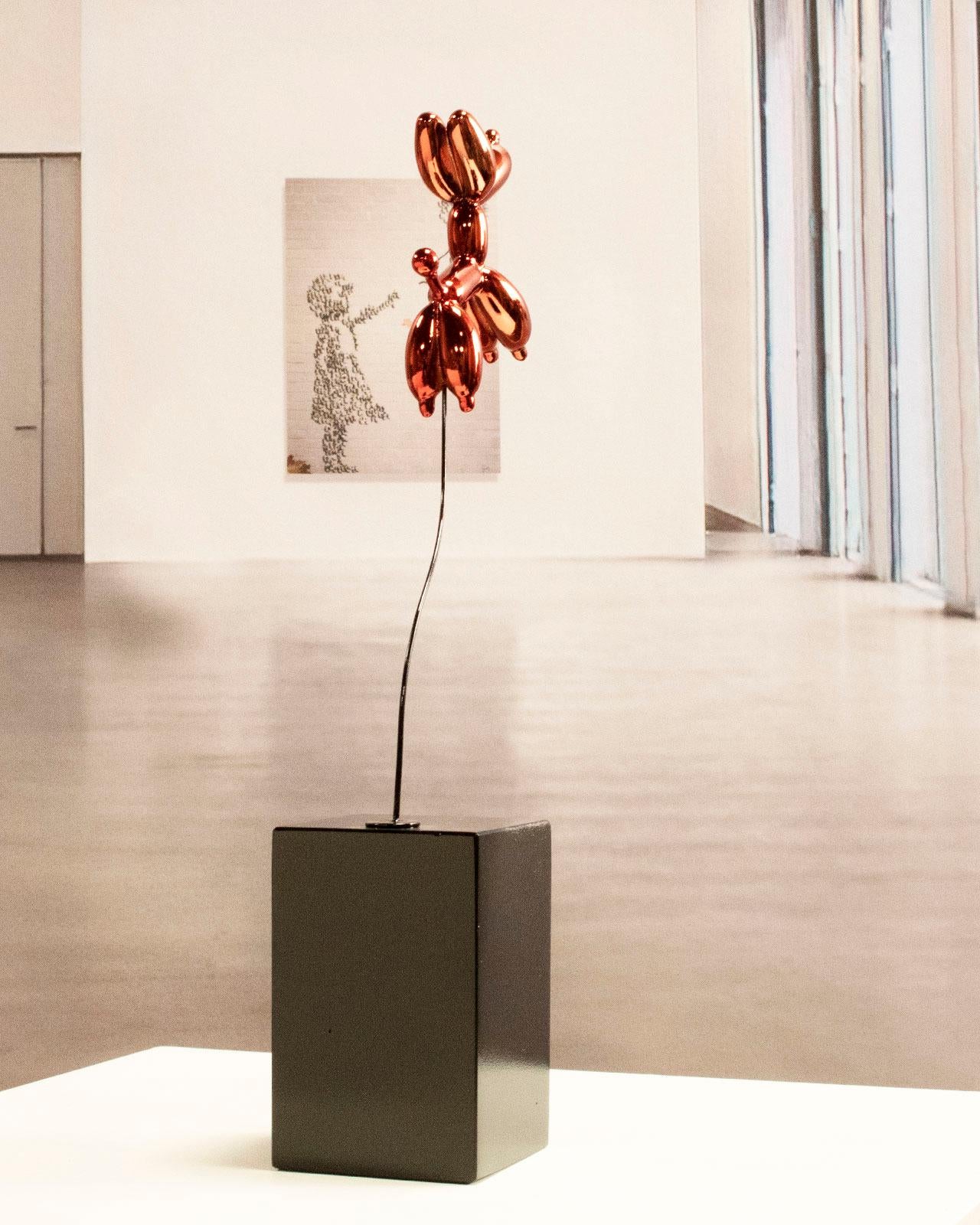 Weightless balloon dog red - Miguel Guía, Pop Art Nickel layer Sculpture 6