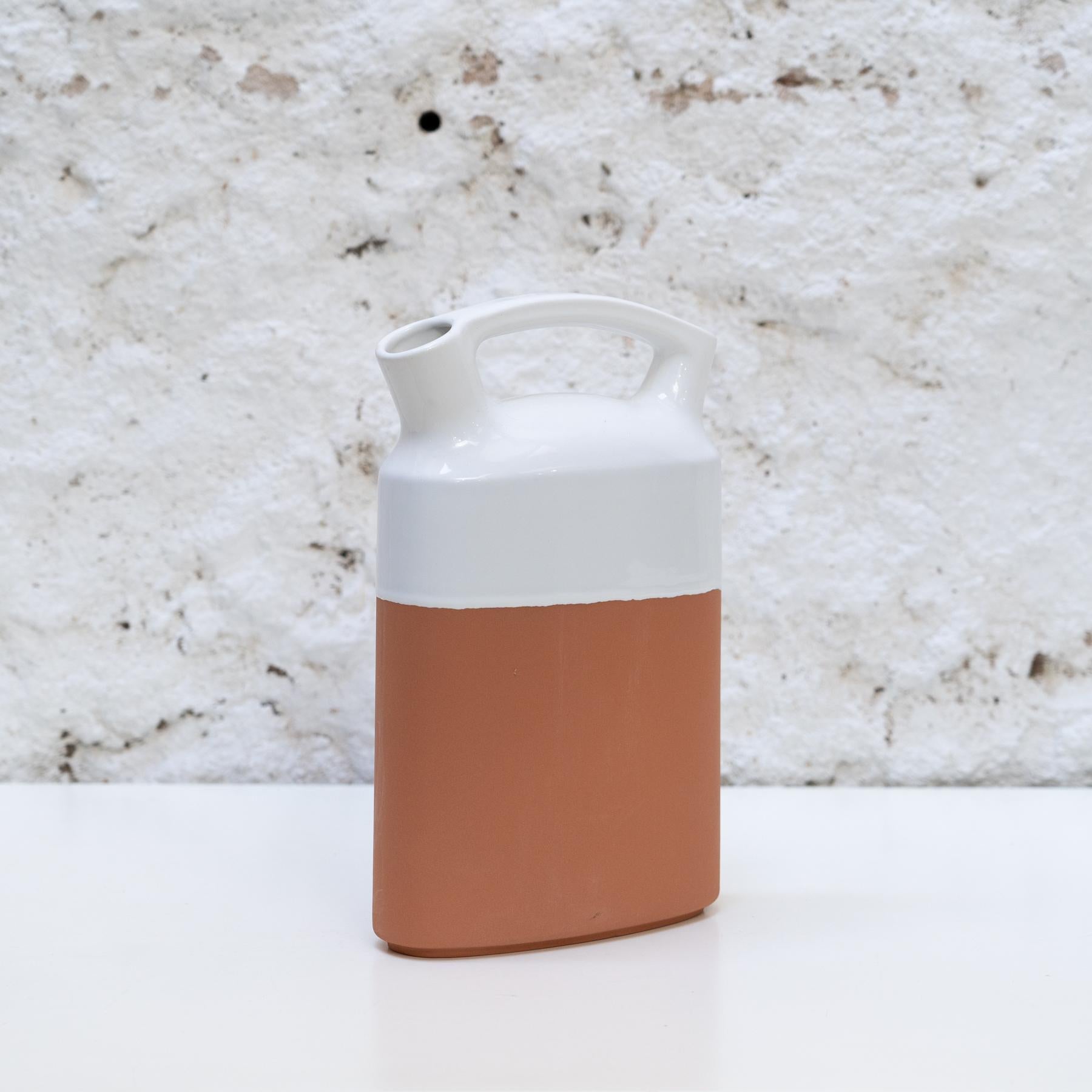 Miguel Milà Cantir Limited Edition Numbered (2010)

Technical Description:

The Miguel Milà Cantir, created in 2010, is an exclusive piece of industrial design that blends tradition with modernity. Reinterpreting the classic water jug, this piece is