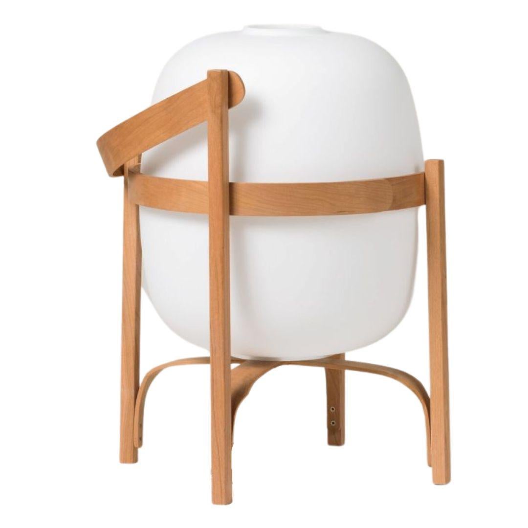 Miguel Milá 'Cesta' Table Lamp in Cherry Wood and Opal Glass for Santa & Cole For Sale 3
