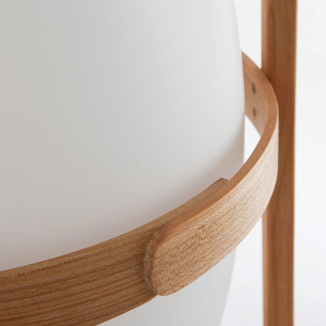 Lampe de table 'Cesta' de Miguel Milá en Wood Wood et verre opale pour Santa & Cole en vente 5