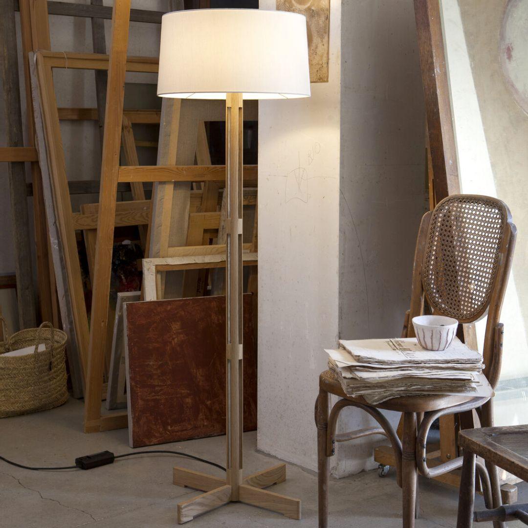 Miguel Milá 'FAD' Floor Lamp in Natural Oak and White Linen for Santa & Cole For Sale 3