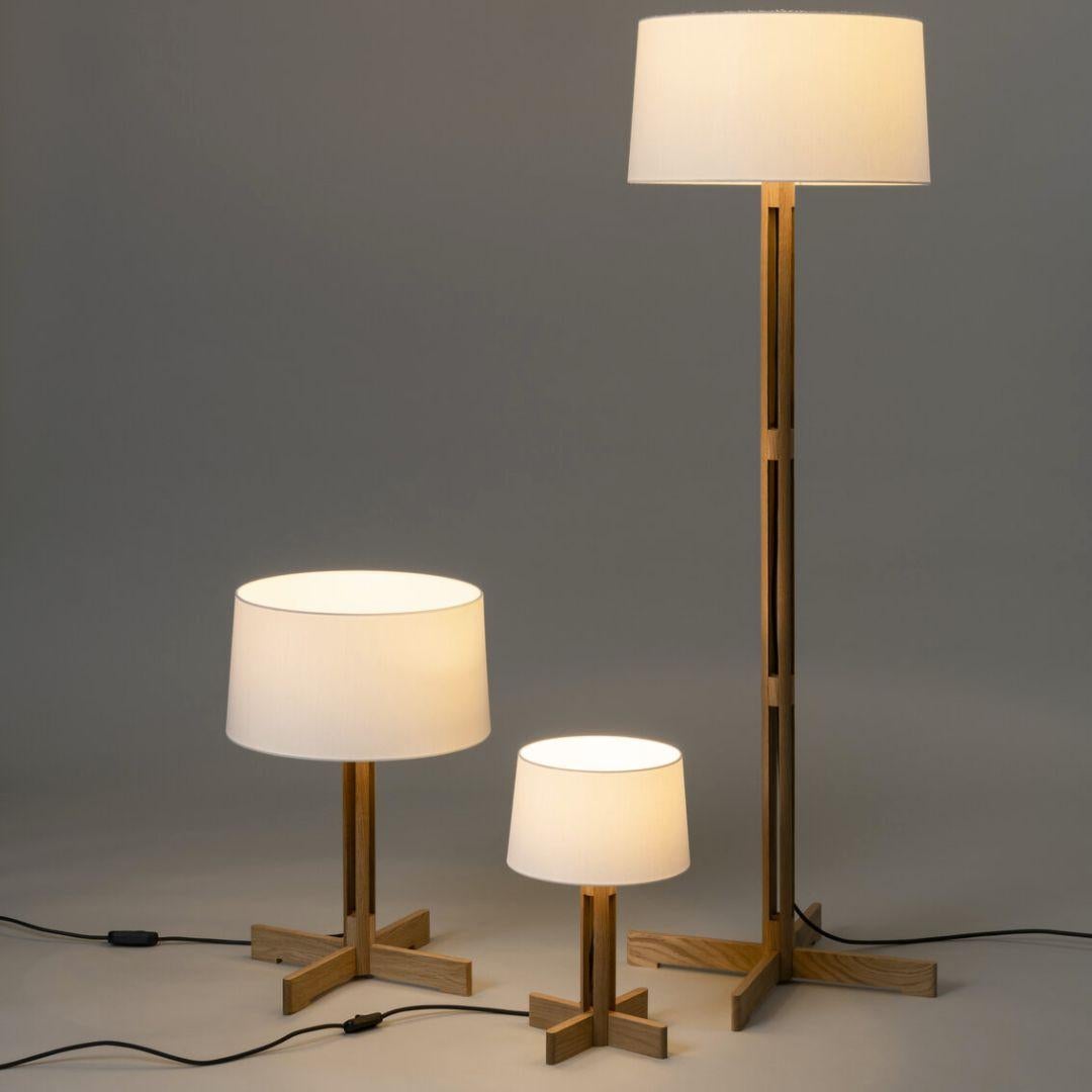 Lampe de table 'FAD Menor' de Miguel Milá en Oak Oak et lin blanc pour Santa & Cole en vente 3