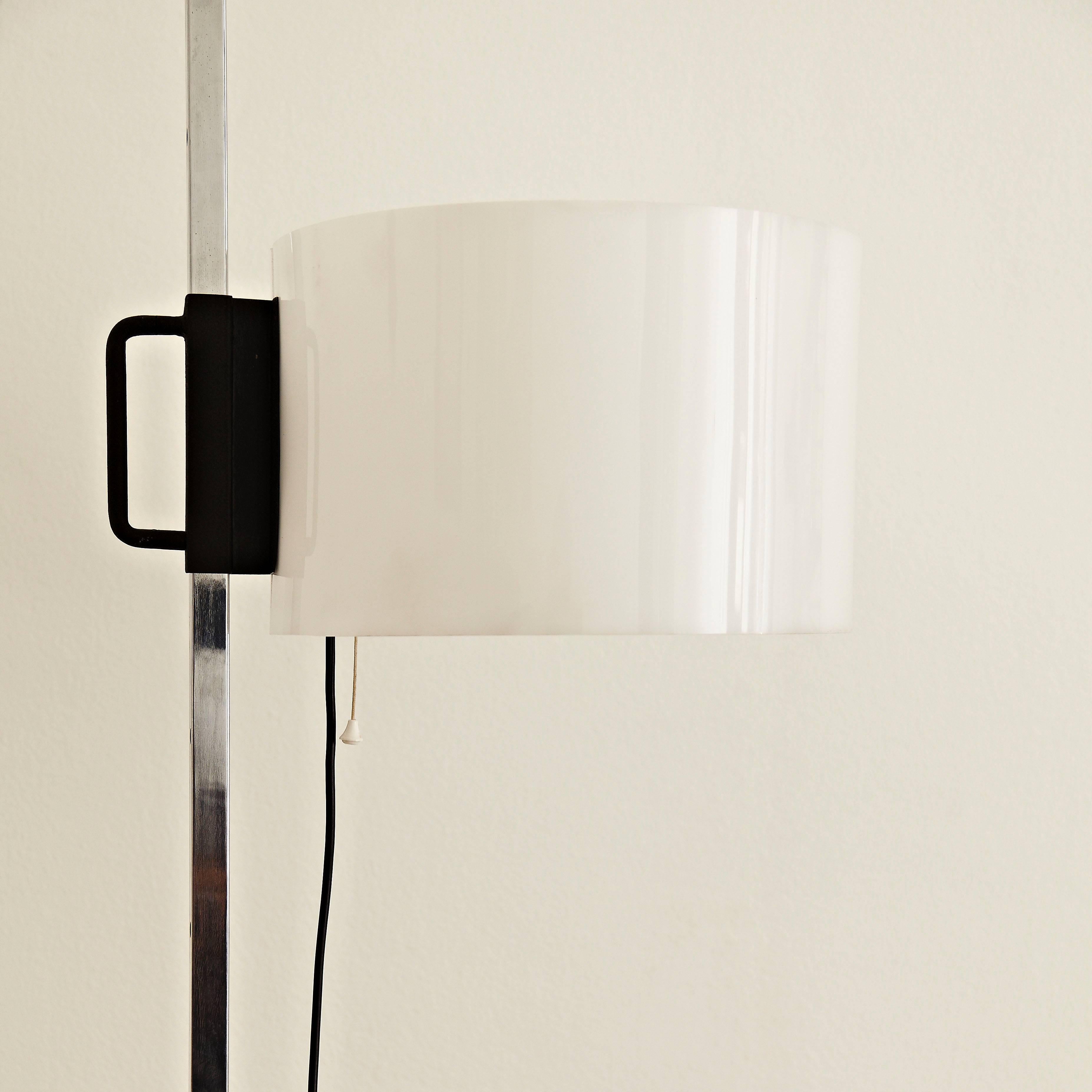 Miguel Milá TMC Floor Lamp, circa 1950 In Good Condition In Barcelona, Barcelona