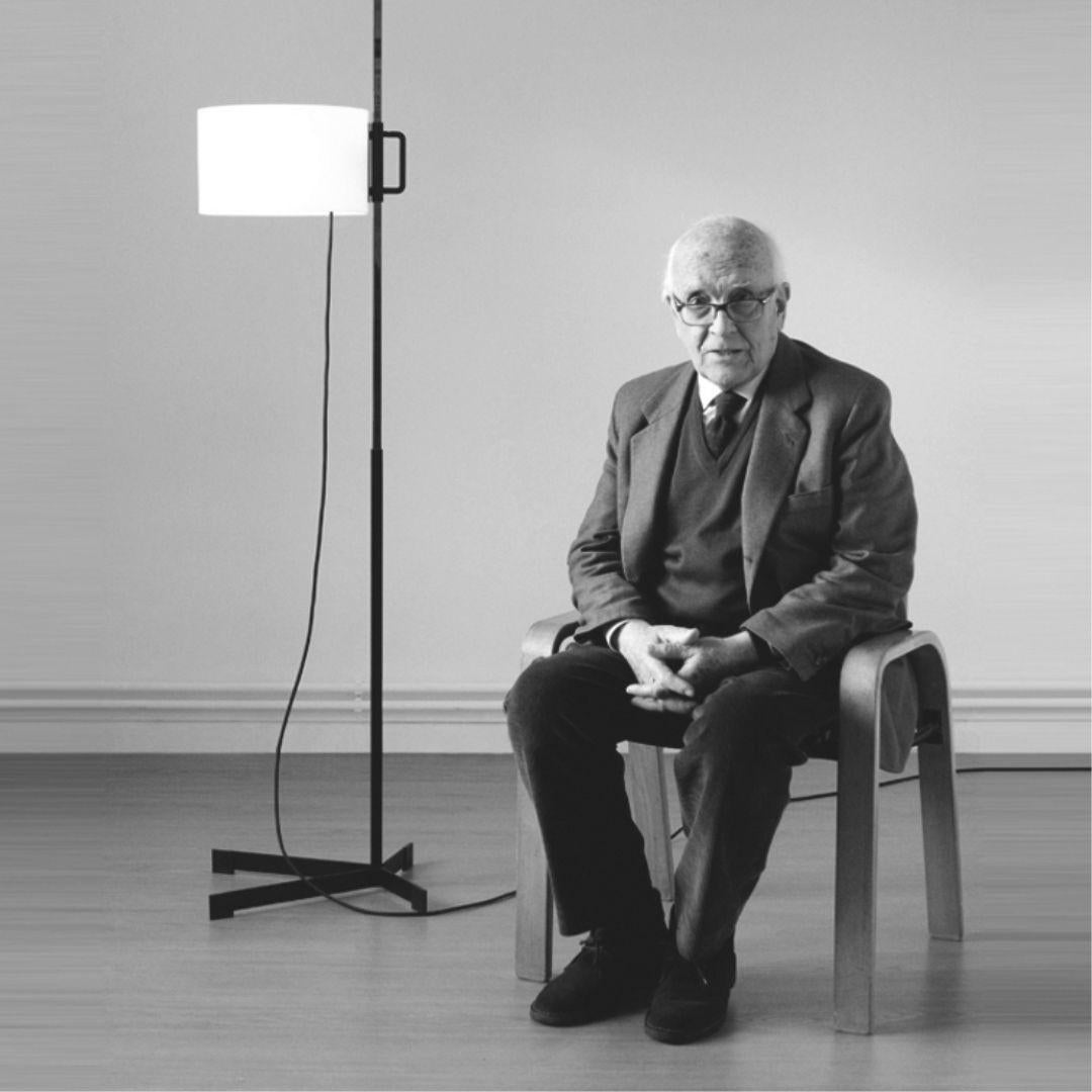 Miguel Milá 'TMM' Floor Lamp in Black Oak and White Parchment for Santa & Cole For Sale 4