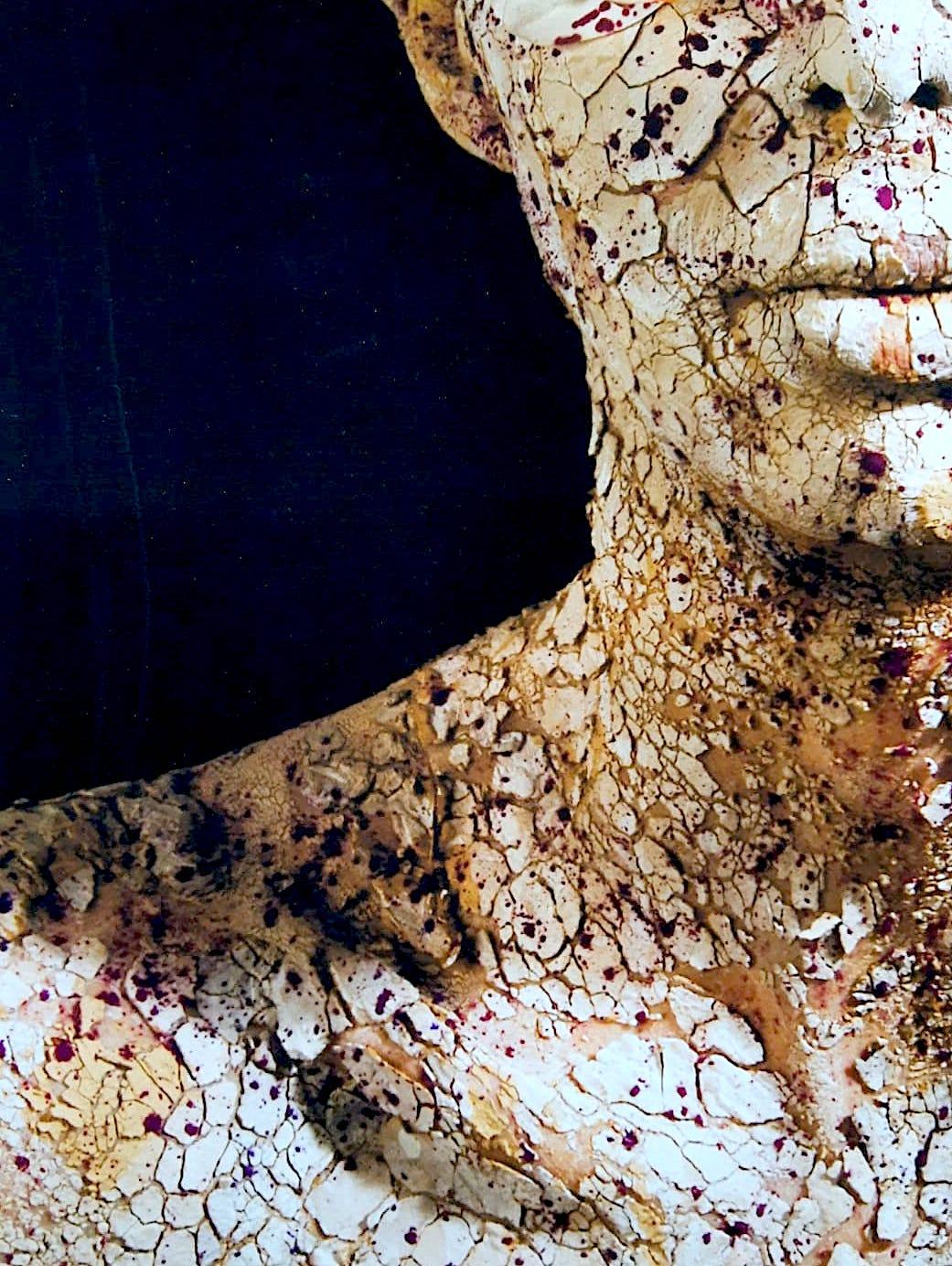 Camuflaje - Figurative Photograph Beige de Miguel Milló