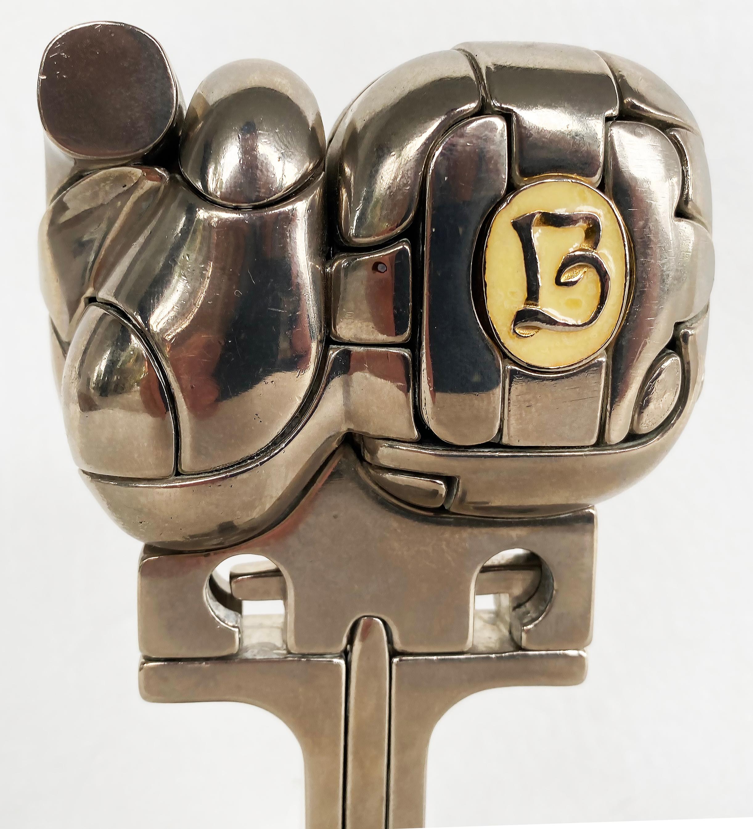 Miguel Ortiz Berrocal Mini Cristina Puzzle Sculpture, Signed #2874/9500

Offered for sale is a Miguel Berrocal (1933-2006) Mini Cristina puzzle sculpture from 1969-1970. This sculpture comes apart in 23 different components and includes wearable