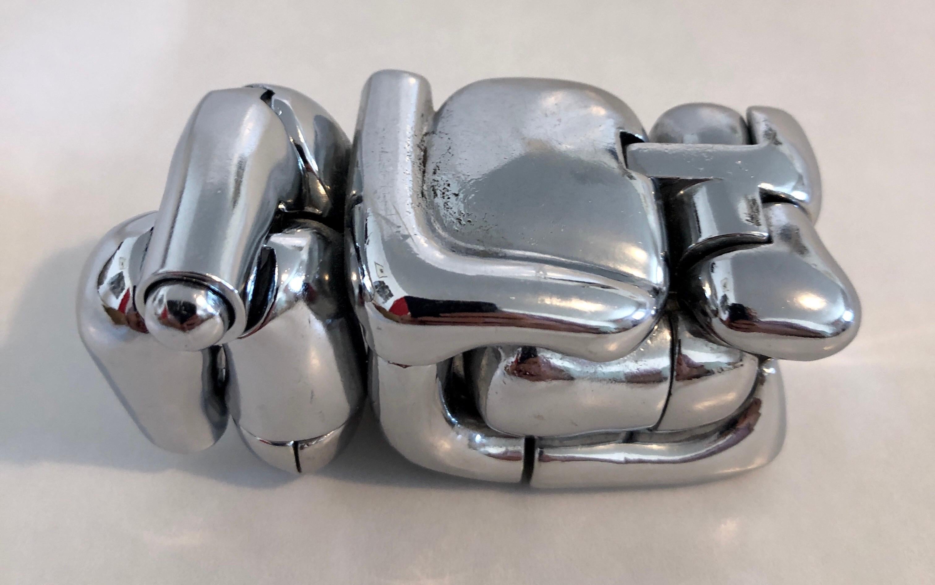 Mini Maria Opus 108 micro-sculpture puzzle modelée comme un nu féminin abstrait avec anneau secret par Miguel Berrocal (espagnol:: 1933-2006).  Signé et numéroté. Ne comprend pas la boîte ou le socle d'origine. Il est arrivé tel quel. 
Acier