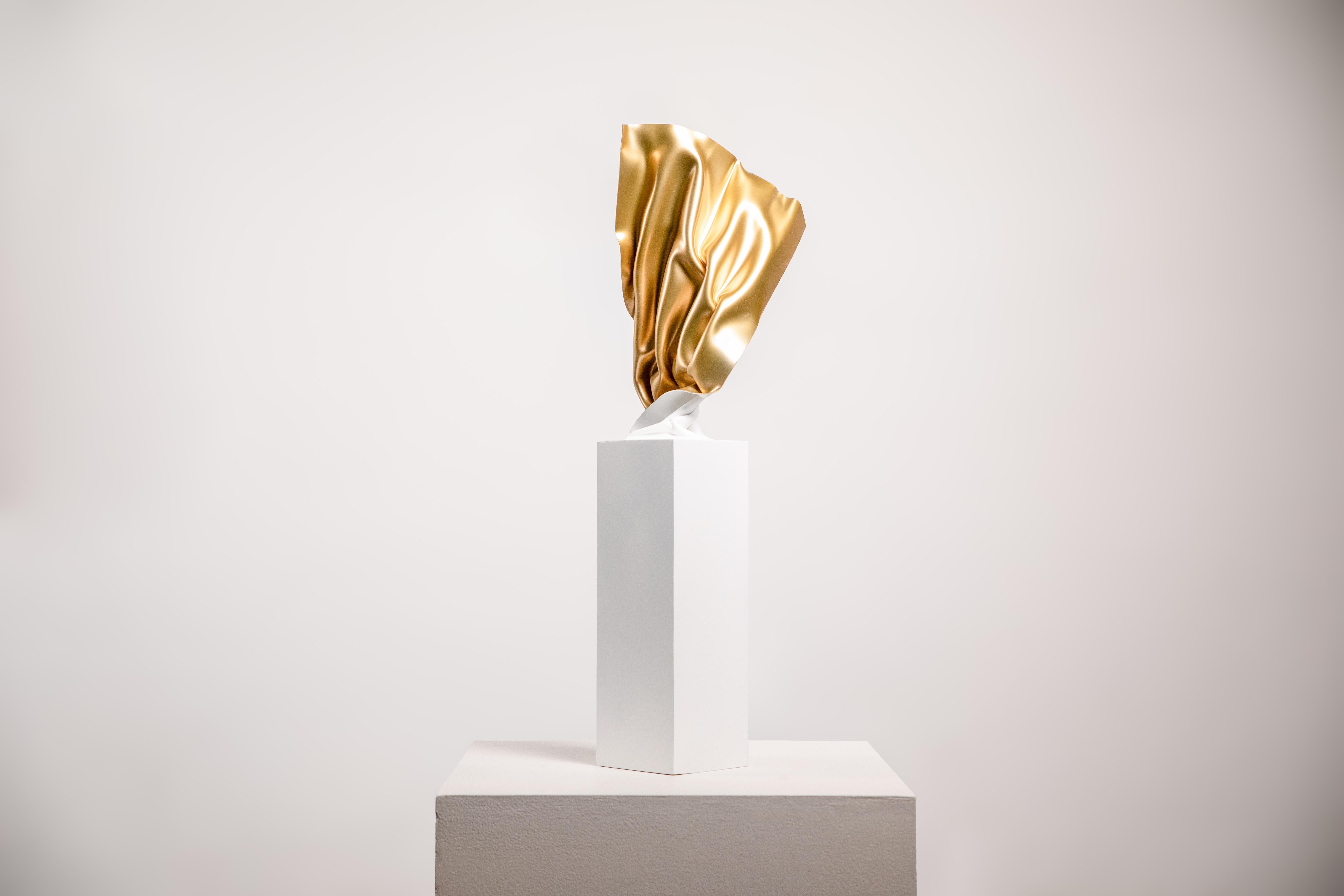 Lisbon-based, Miguel Rodrigues is renowed by having developed a highly innovative and personal artistic style: the hyperbaroque. His hyperbaroque sculptures summon the baroque’s conjunction of the transcendental and the ephemeral; playing elegantly