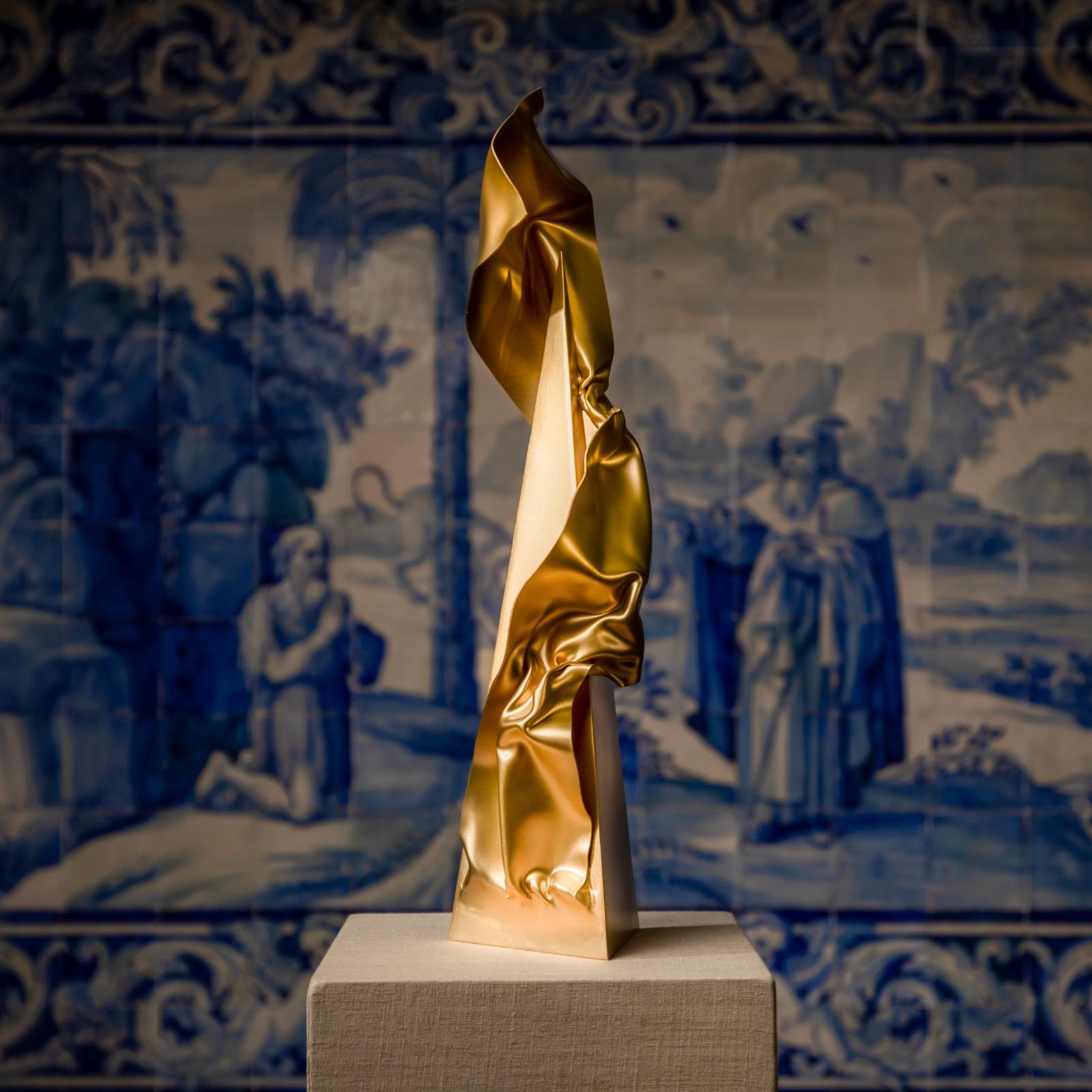 Alvorada VII - Noir Abstract Sculpture par Miguel Rodrigues 