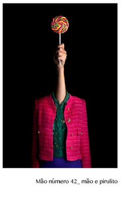 Mao Lollipop - Photographie de mode rose de Miguel Vallinas