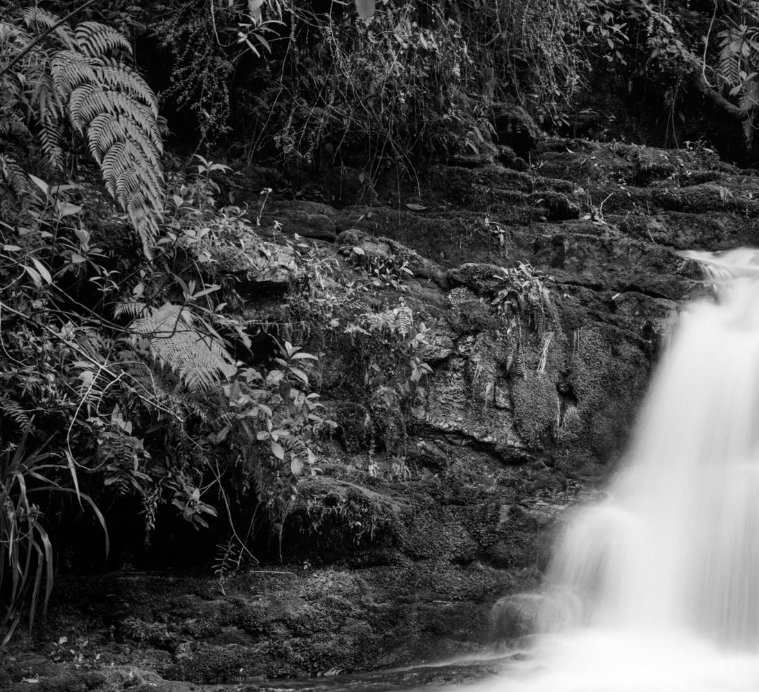 Cascada, Gachantivá. Pigmentdruck – Photograph von Miguel Winograd 