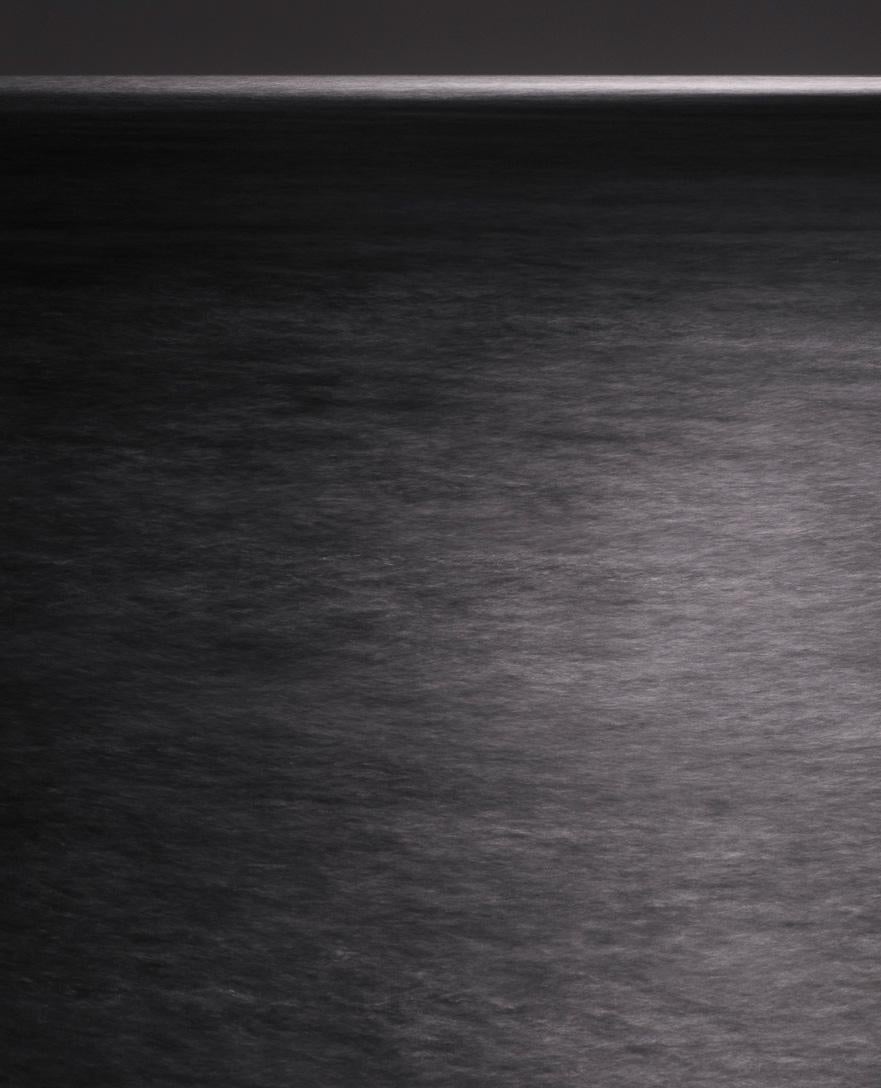 Moonrise II, de la série Mares - Noir Color Photograph par Miguel Winograd 