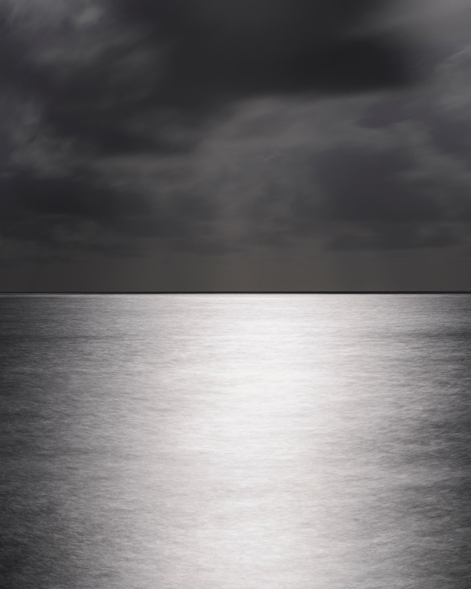 Moonrise III, II und I. Triptychon aus der Serie Mares.  – Photograph von Miguel Winograd 
