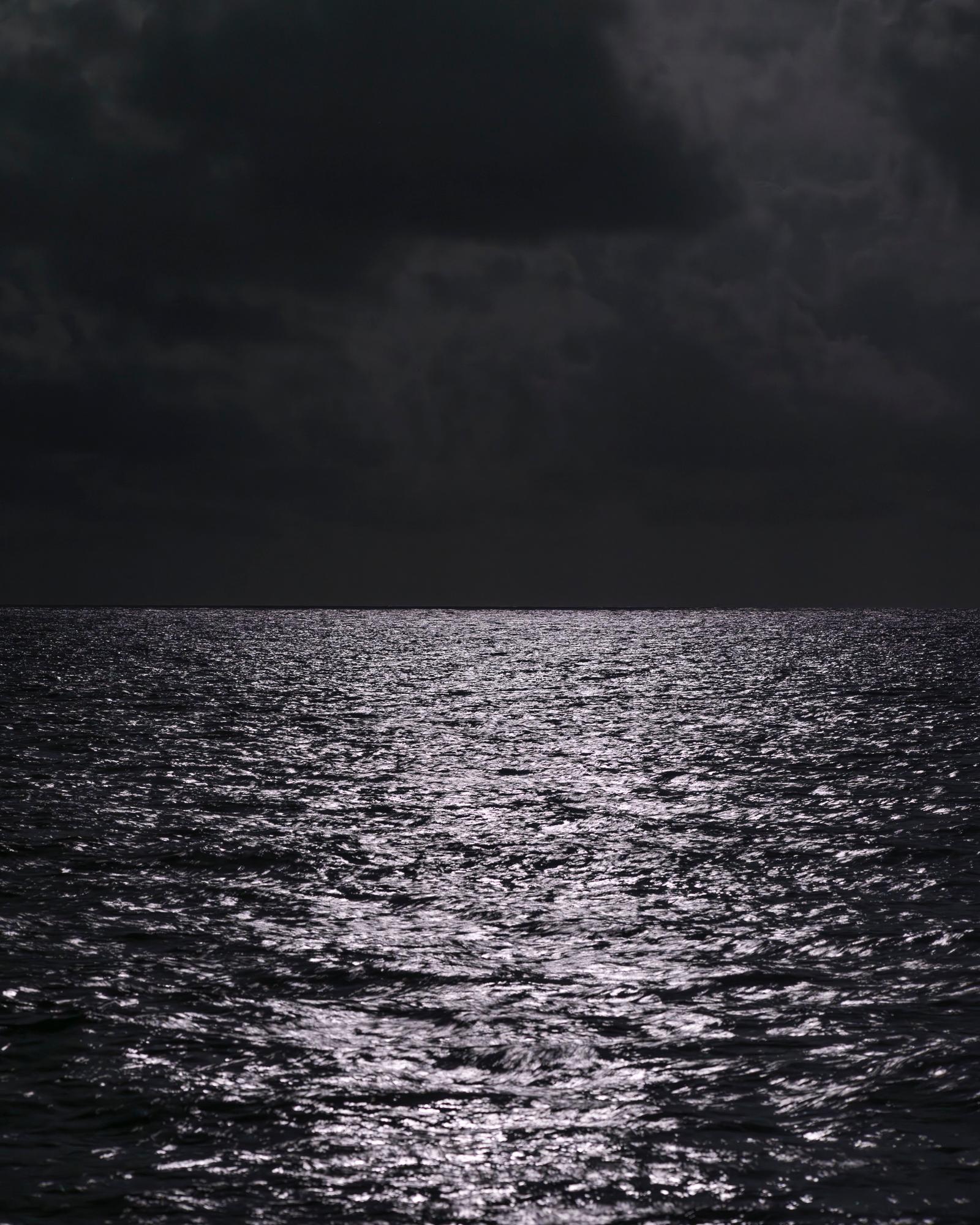 Moonrise IV und Moonrise II Diptychon, aus der Serie: Mares – Photograph von Miguel Winograd 