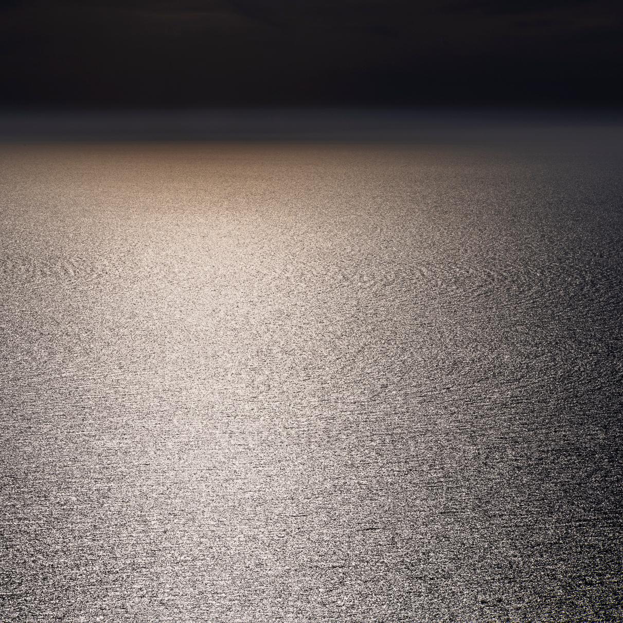 Sol Mallorca, aus der Serie Mares (Schwarz), Landscape Photograph, von Miguel Winograd 