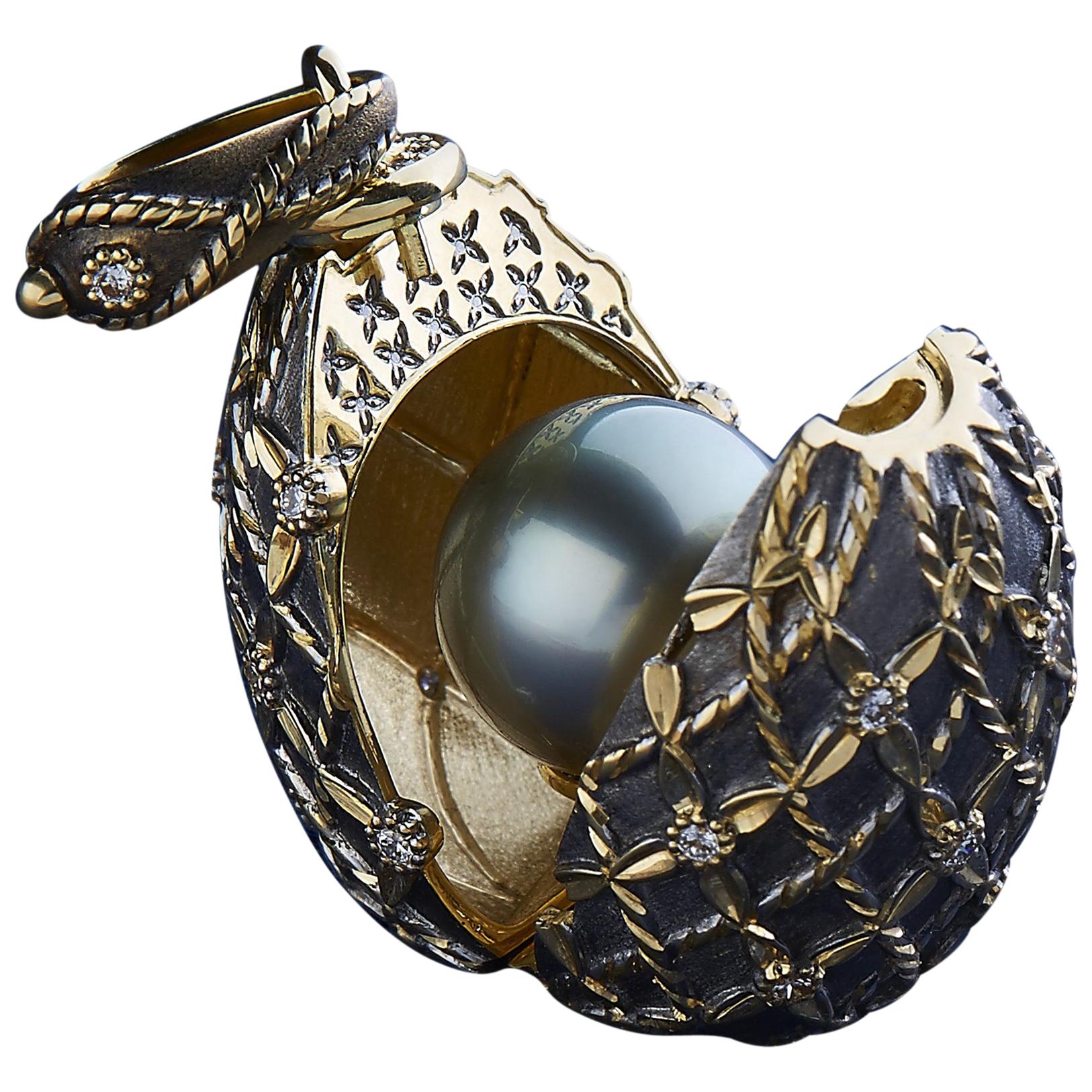 Mihail Chemiakin 12.69 Carat Black Pearl Diamonds 18 Karat Yellow Gold Pendant For Sale