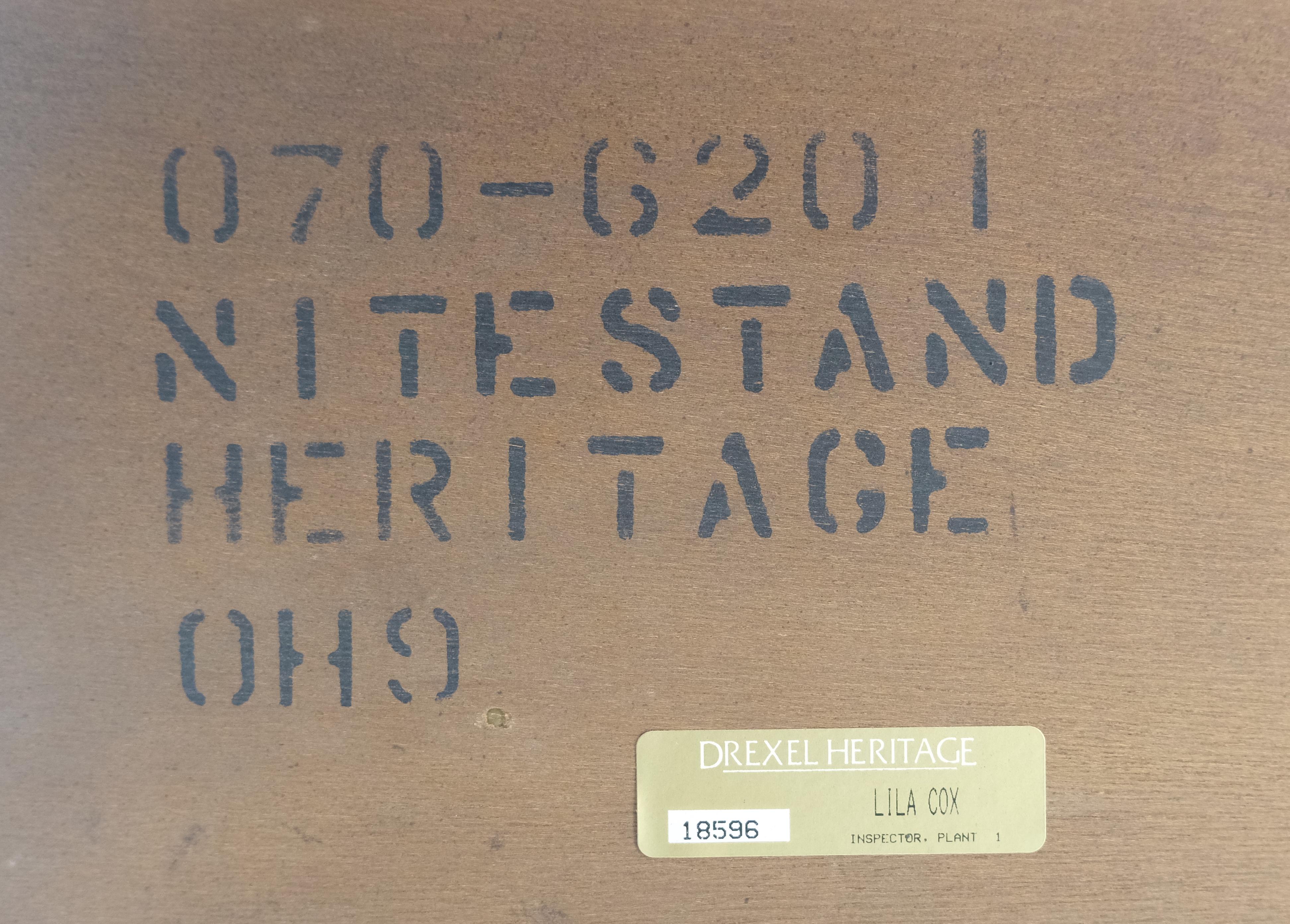 Miint Coppia di splendidi comò a 4 cassetti in mogano massiccio Drexel per scapoli e ammogliati in vendita 6