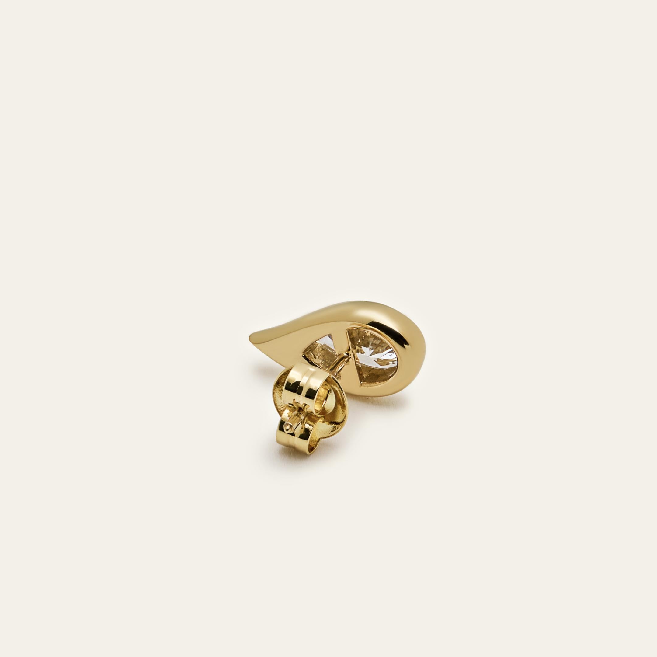 Mika Earing in Yellow Gold with Pear Diamonds In New Condition For Sale In New York, NY