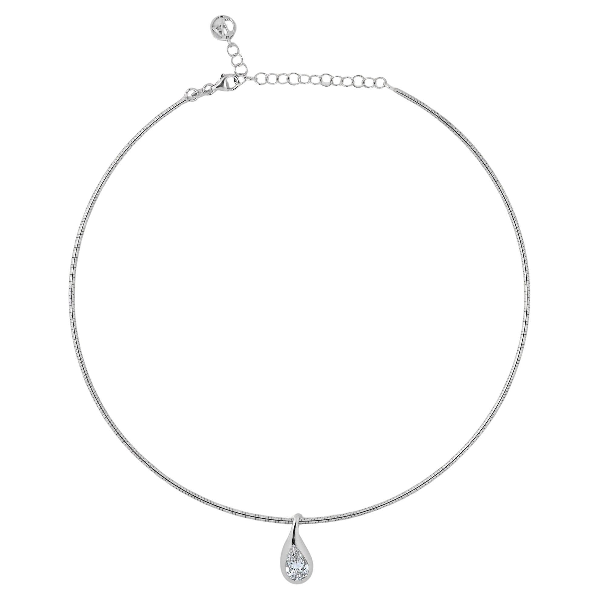 Ciondolo con diamante a pera Mika su collana a bracciale in oro bianco in vendita