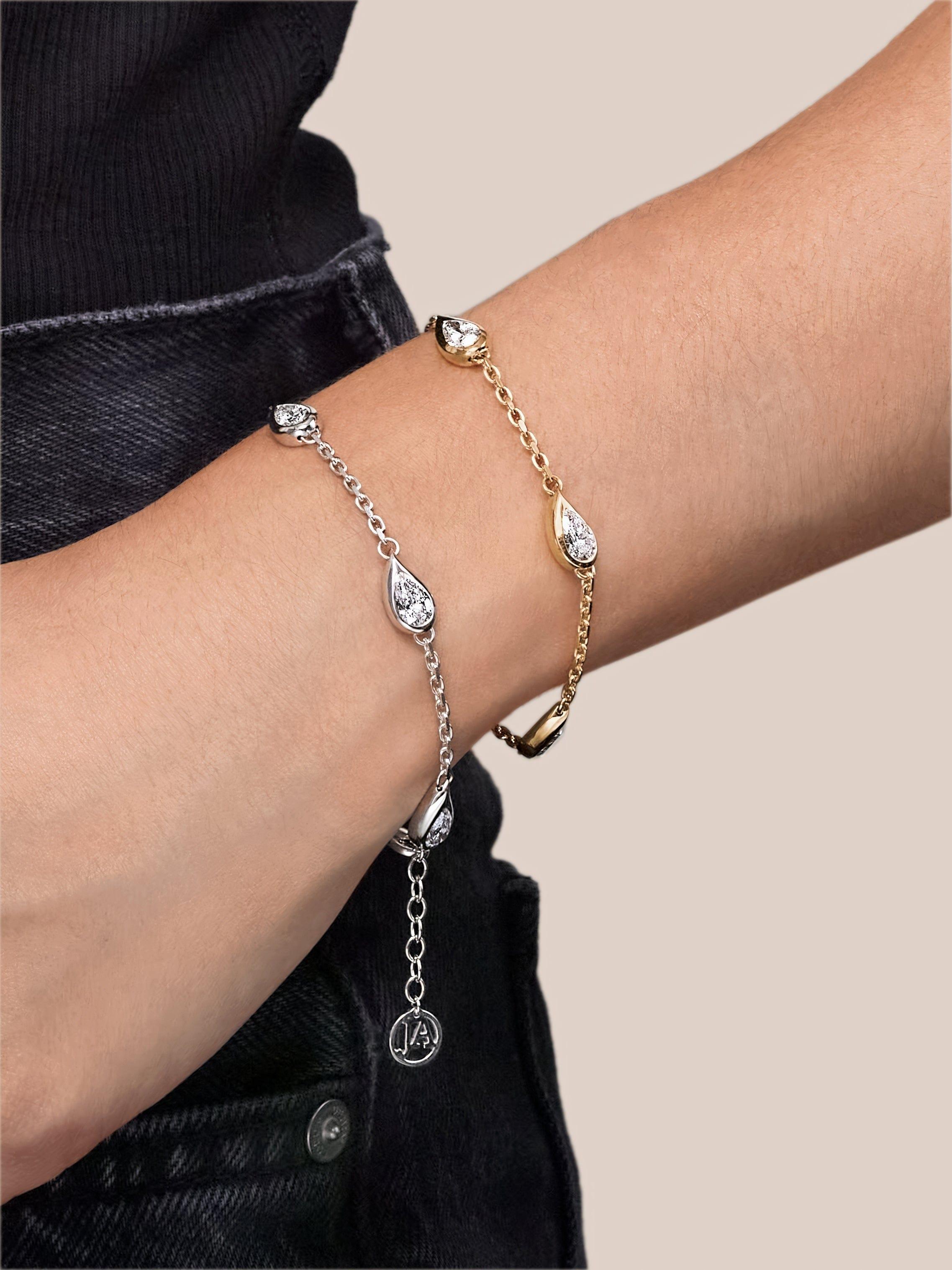 Donna Bracciale Mika con diamanti a forma di pera in oro bianco in vendita