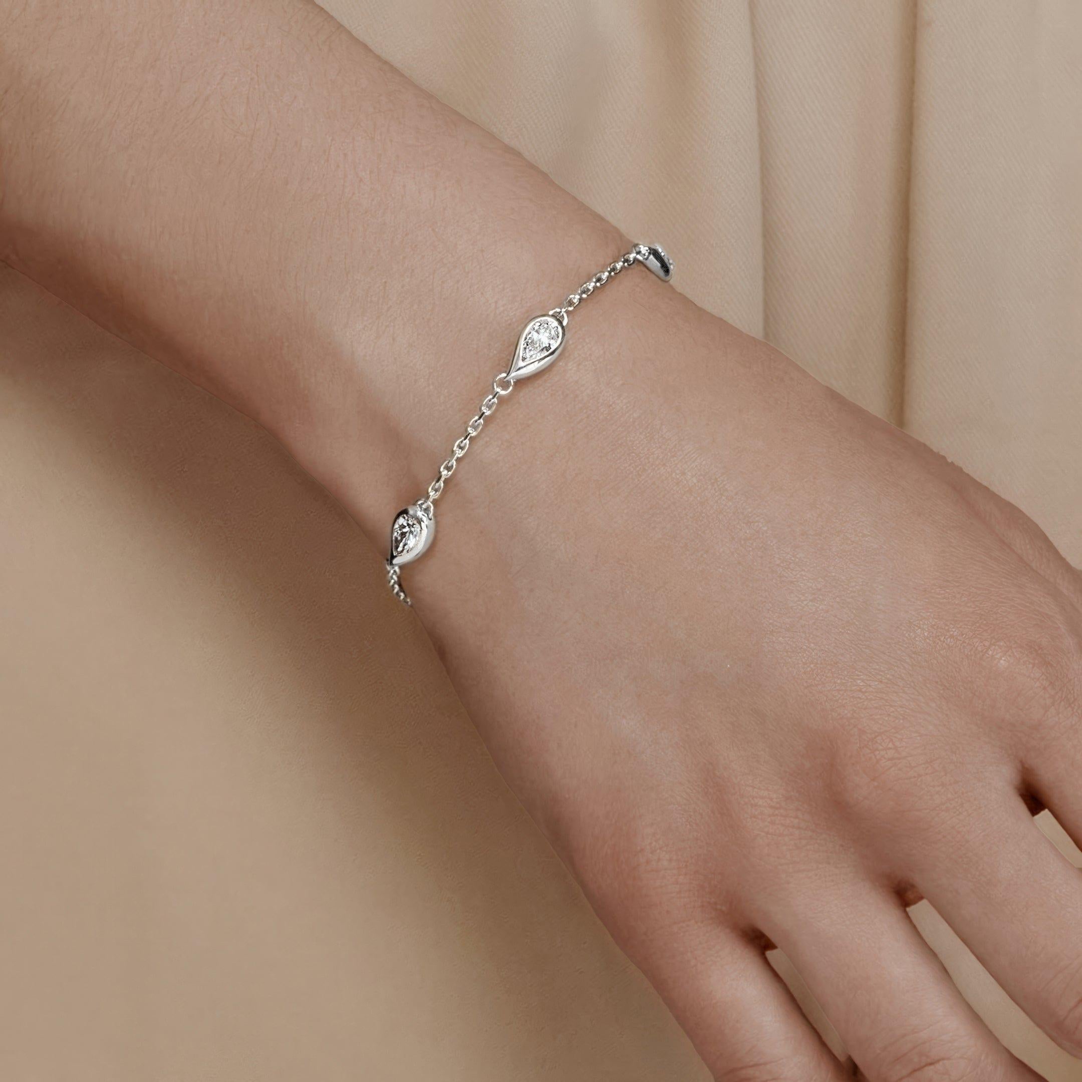 Bracciale Mika con diamanti a forma di pera in oro bianco in vendita 1