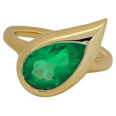 Mika Pinky Ring in Yellow Gold with Colombian Emerald
