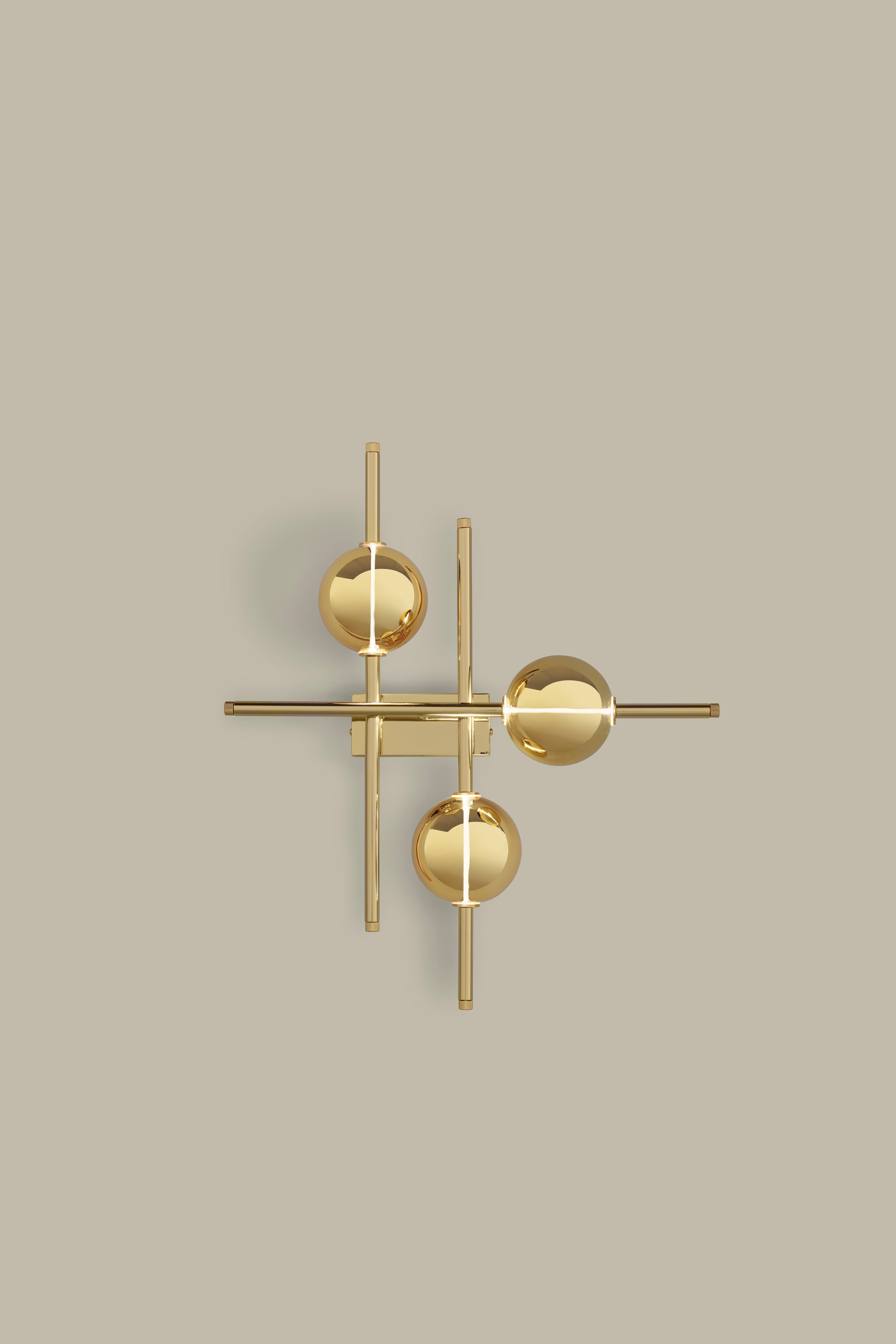 Lámpara de pared Mikado 3 by Euroluce Lampadari
Dimensiones: P 17 x An 54 x Al 64 cm.
Materiales: Metal y cristal.

Disponible en diferentes colores. Los precios pueden variar. Todas nuestras lámparas pueden cablearse según cada país. Si se vende a