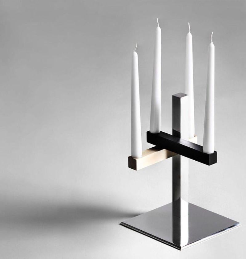 In a simple way, this candle holder is the smallest design of the Mikado line.
It is made of polished stainless steel, gun metal, brushed light oxidized brass base.