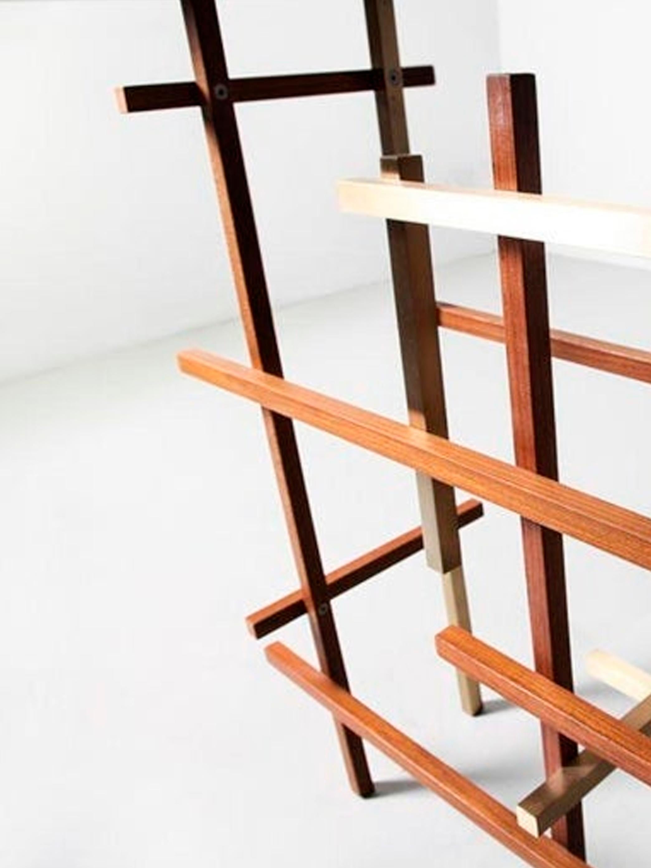Mikado, consola en laca de alto brillo, madera de teca rugosa e inoxidable pulido Acero inoxidable en venta