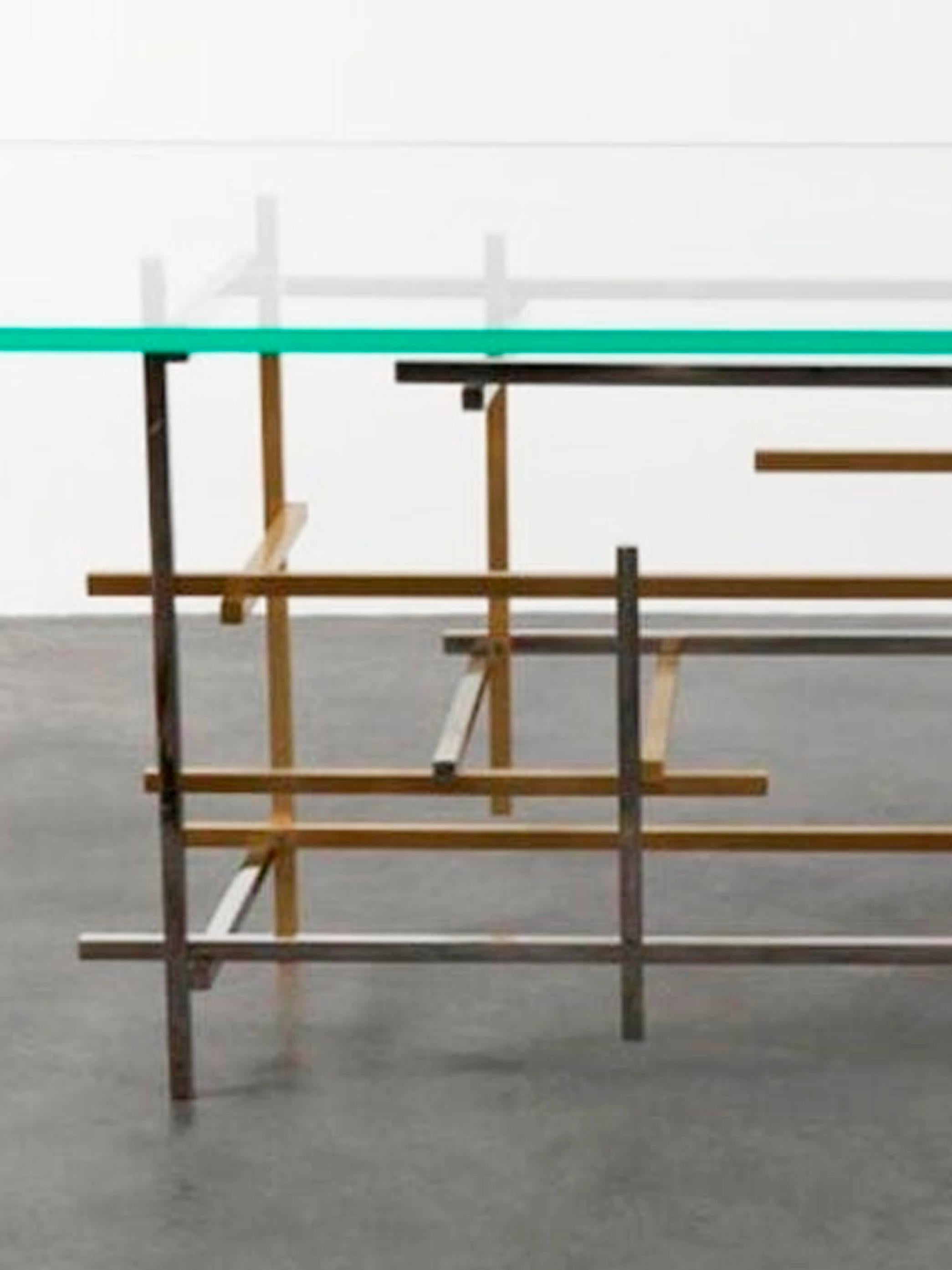 Mikado, Mesa de comedor de acero inoxidable pulido a mano, latón cepillado y cristal en Nuevo estado para la venta en Beirut, LB