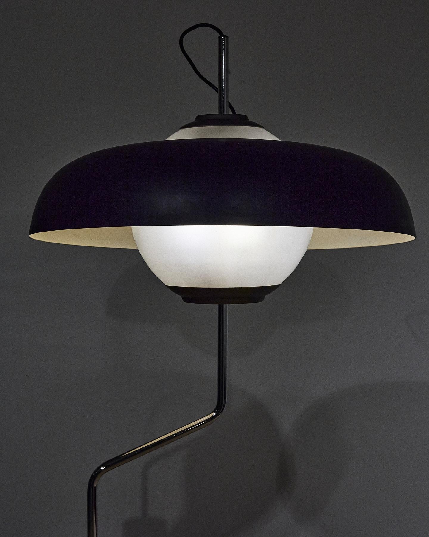 Mid-20th Century Mikado, large Luigi Caccia Dominioni table lamp For Sale
