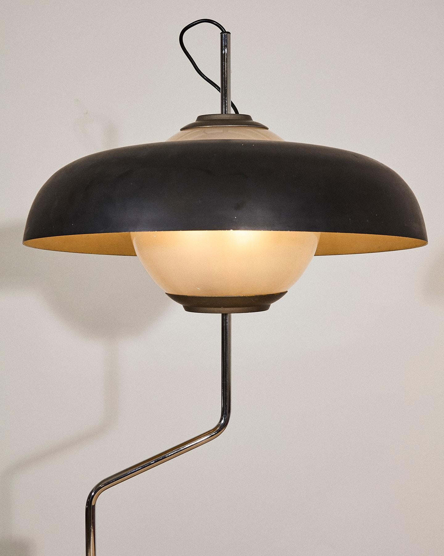 Aluminum Mikado, large Luigi Caccia Dominioni table lamp For Sale