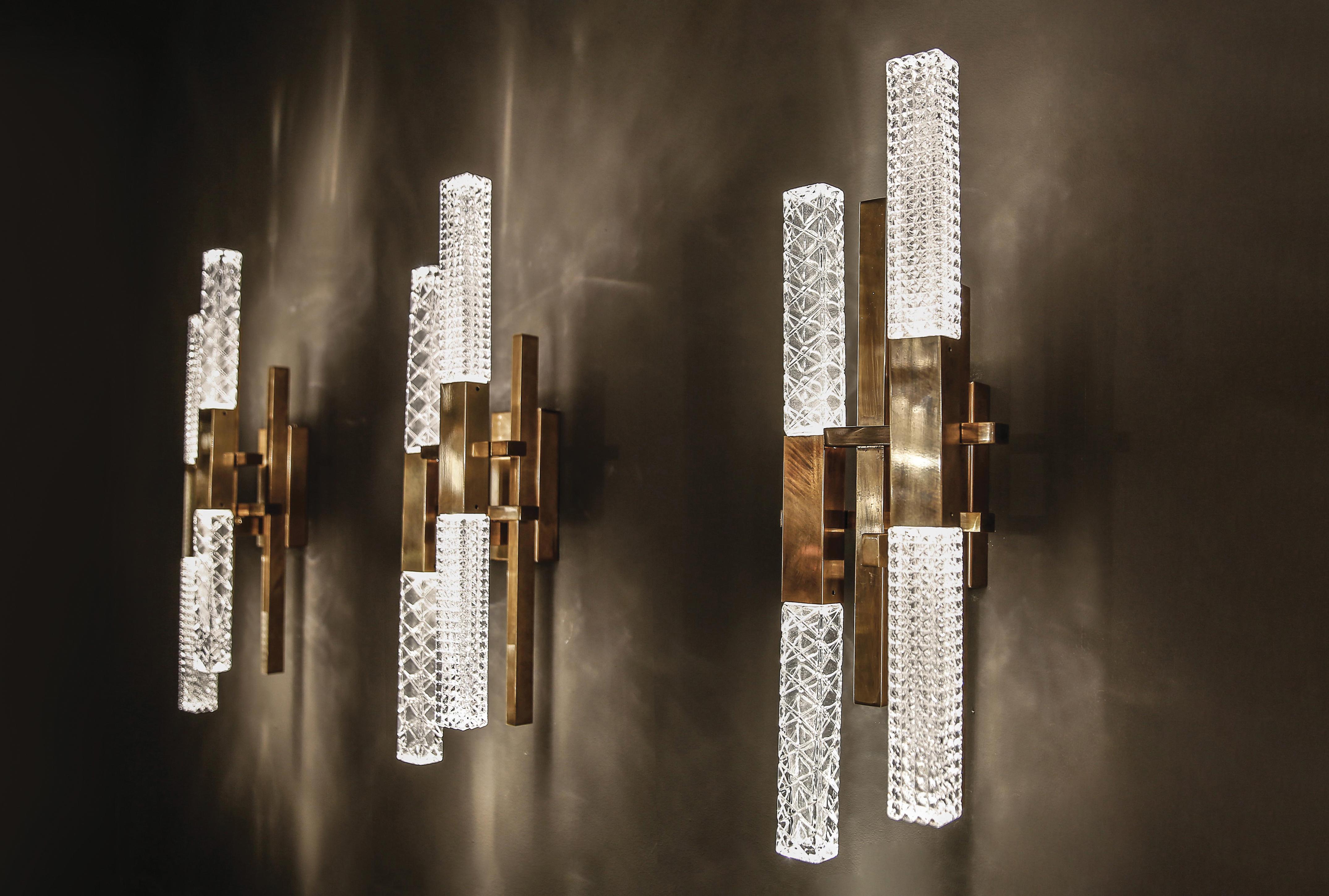 Italian Mikado Wall Lamp in Satin Brass and Crystal Diffusers For Sale