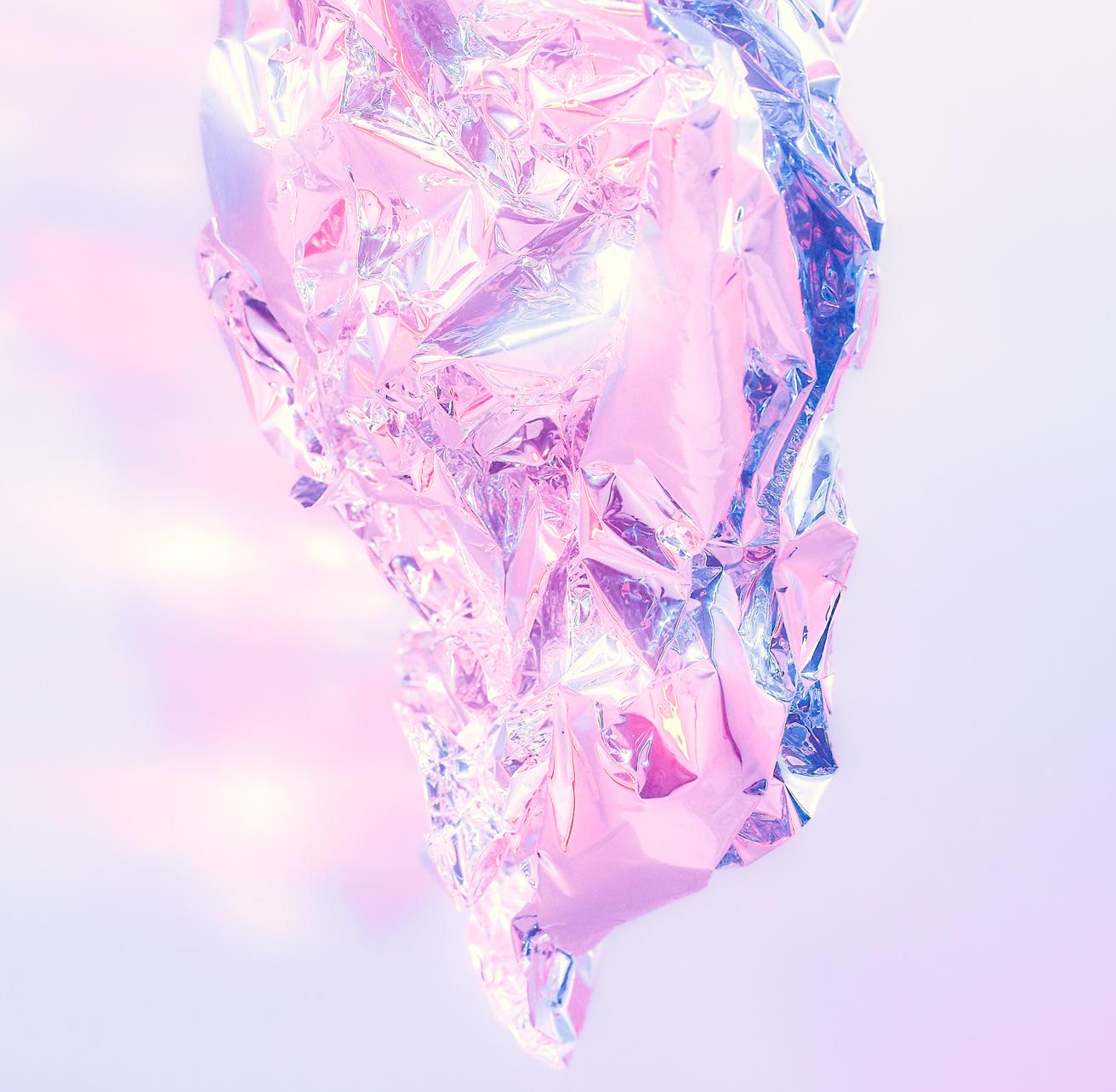 Materia VII, Aus der Serie Materia, Abstrakte Farbfotografie in limitierter Auflage (Grau), Color Photograph, von Mikael Kenta