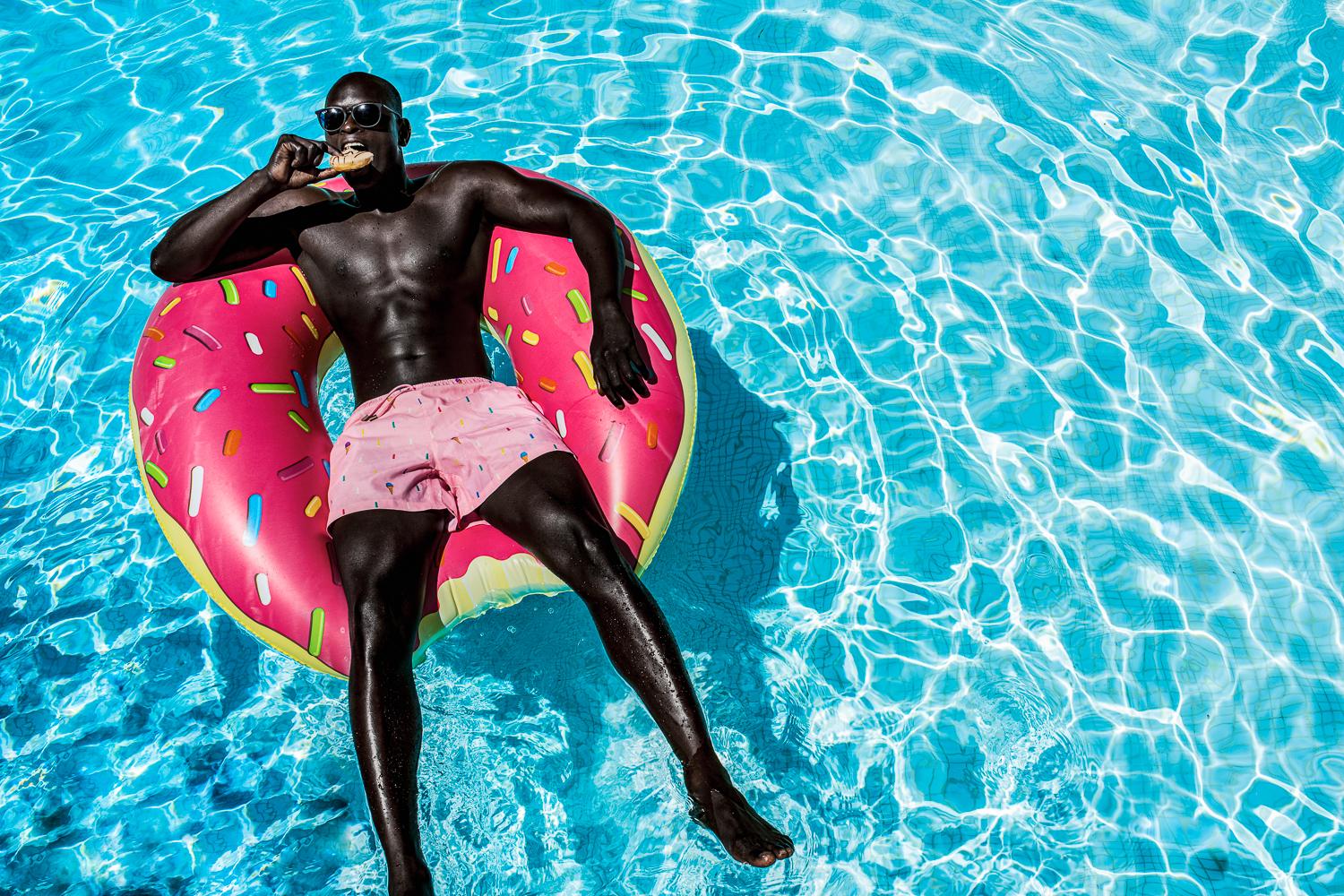 Donut, Kind of Blue, und V.  Serie „Iconic“ (Triptychon) – Photograph von Mikael Kenta