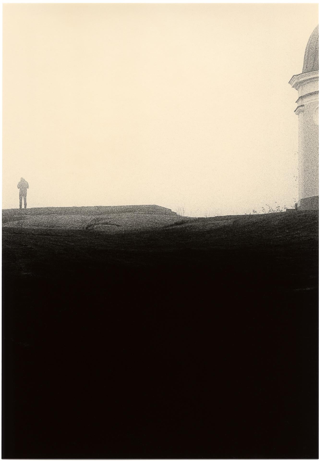 Black and White Photograph di Mikael Siirilä - Senza titolo (osservatorio)