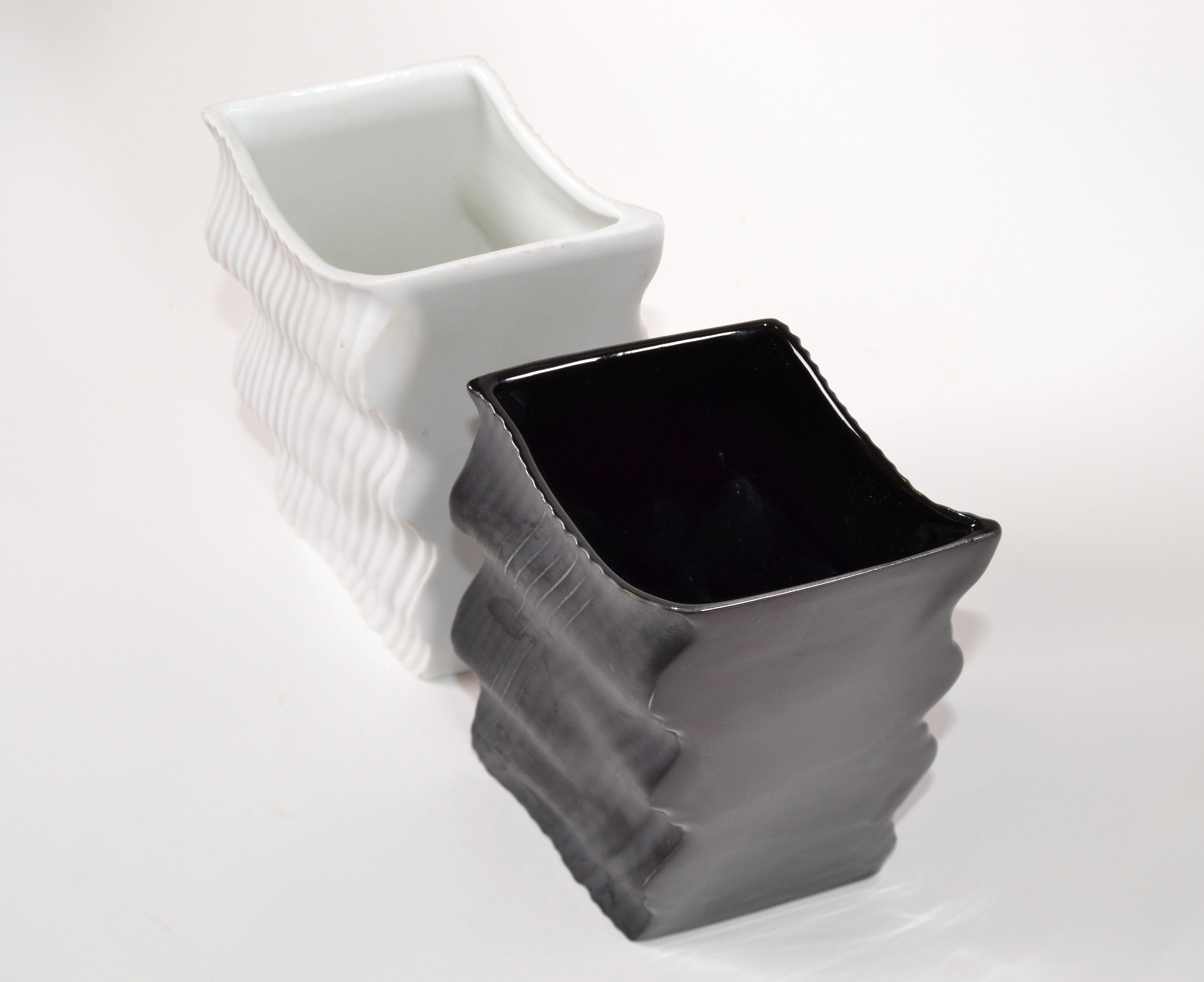 Mikasa Japan Vasi in ceramica bianca e nera Wave Mid-Century Modern, Set di 2 in vendita 2