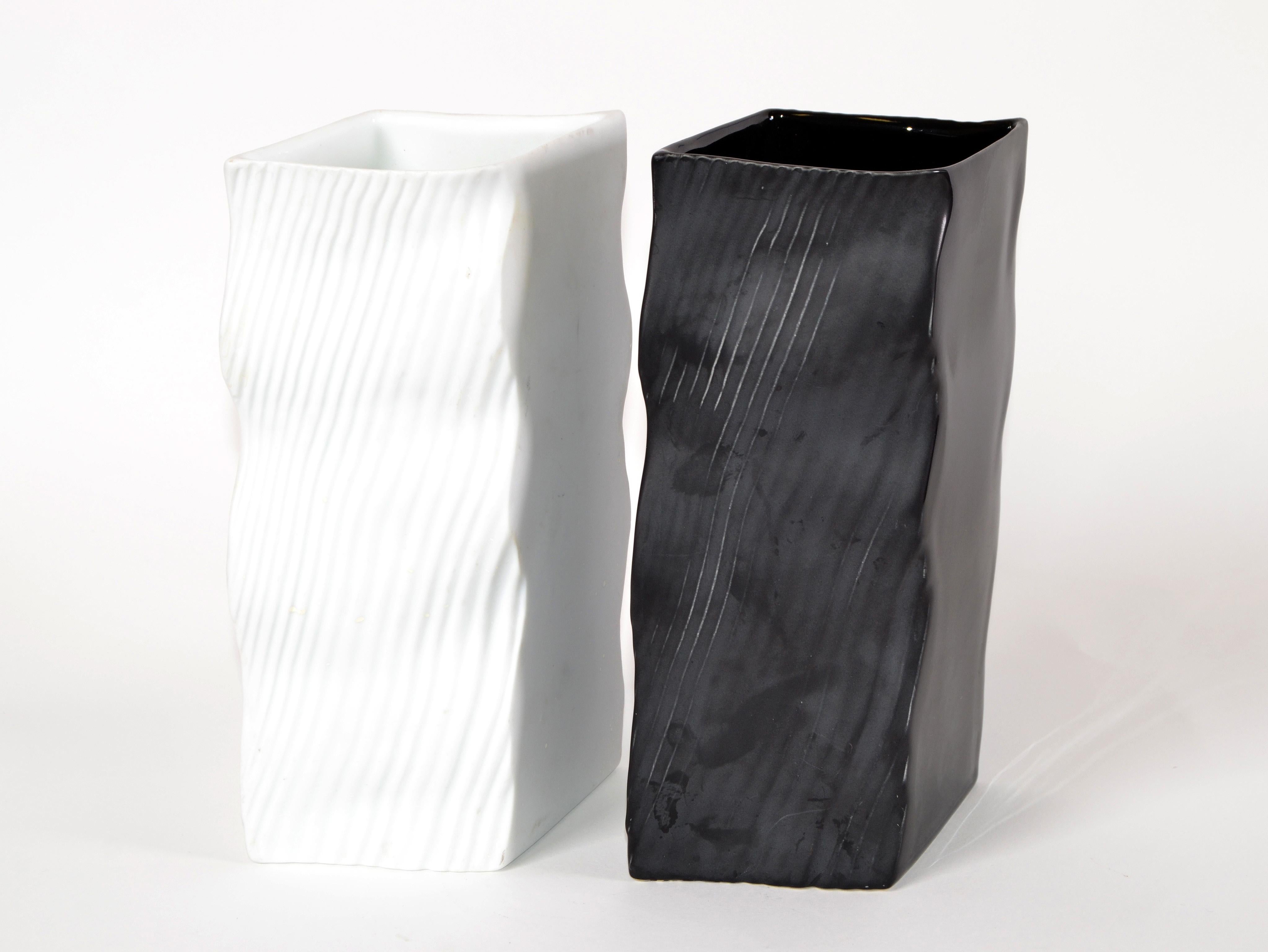 Mikasa Japan Ceramic Black and White Vases Wave Mid-Century Modern, Set of 2 For Sale 4