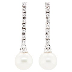 Orecchini pendenti in oro bianco 18 carati con perle coltivate e diamanti della linea Mikawa