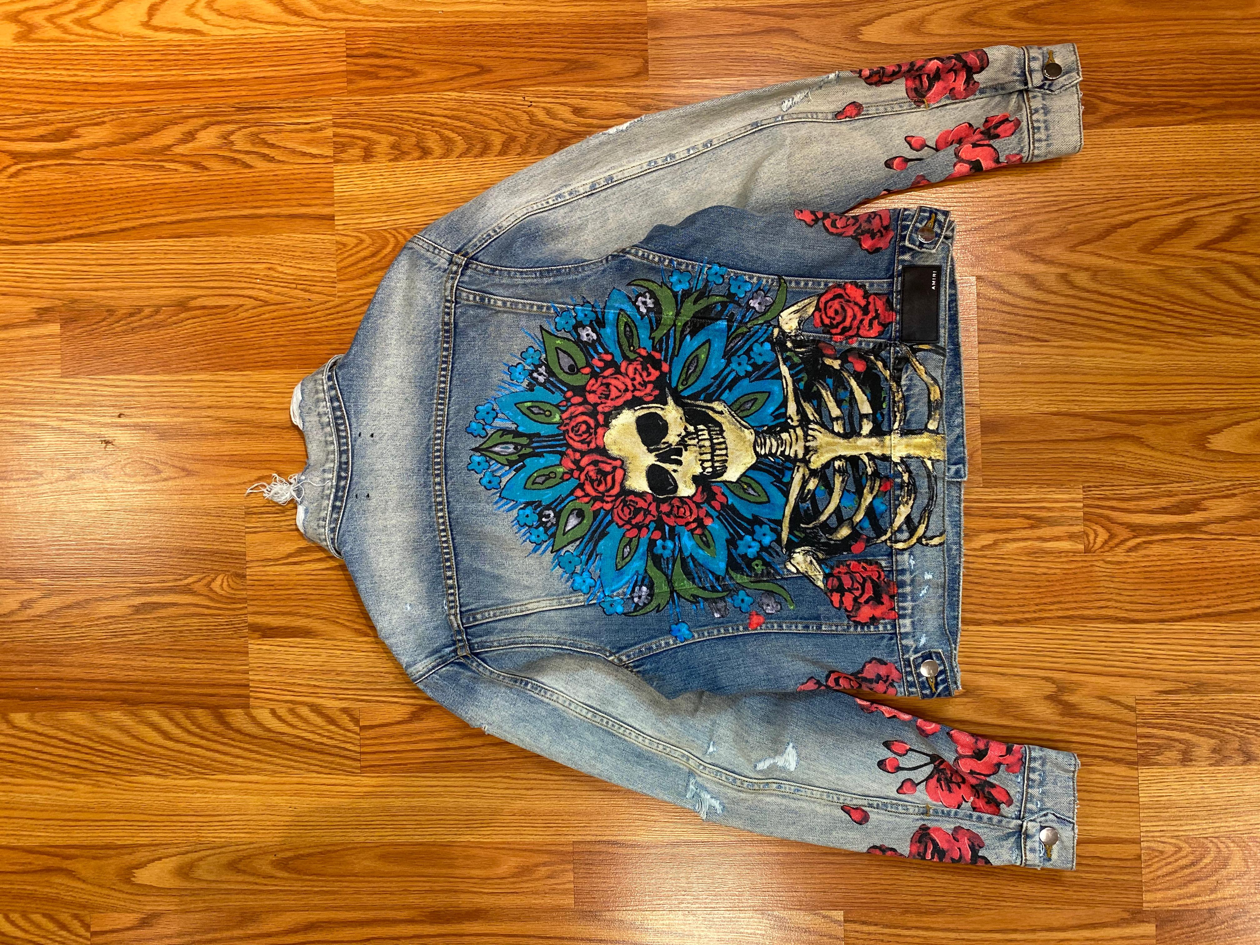 Amiri Denim Jacket
New w/ tags
Size Medium
Grateful Dead graphics
Extremely rare

Measurements:
Chest: 19.75”
Length: 24”
Shoulders: 18”

All sales are final