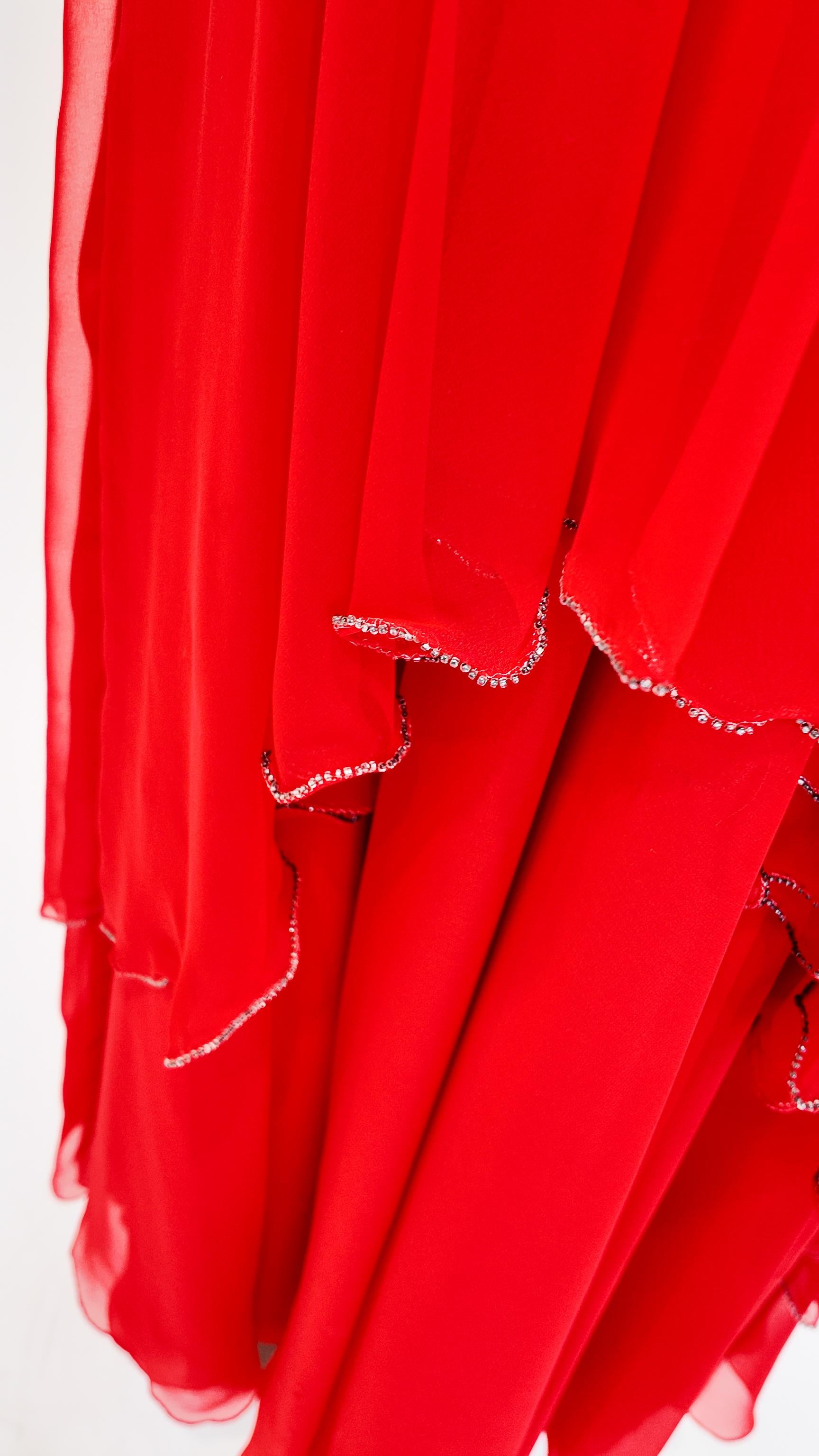 MIKE BENET 1960 - Robe rouge avec perles et ornements en perles Bon état - En vente à Los Angeles, CA