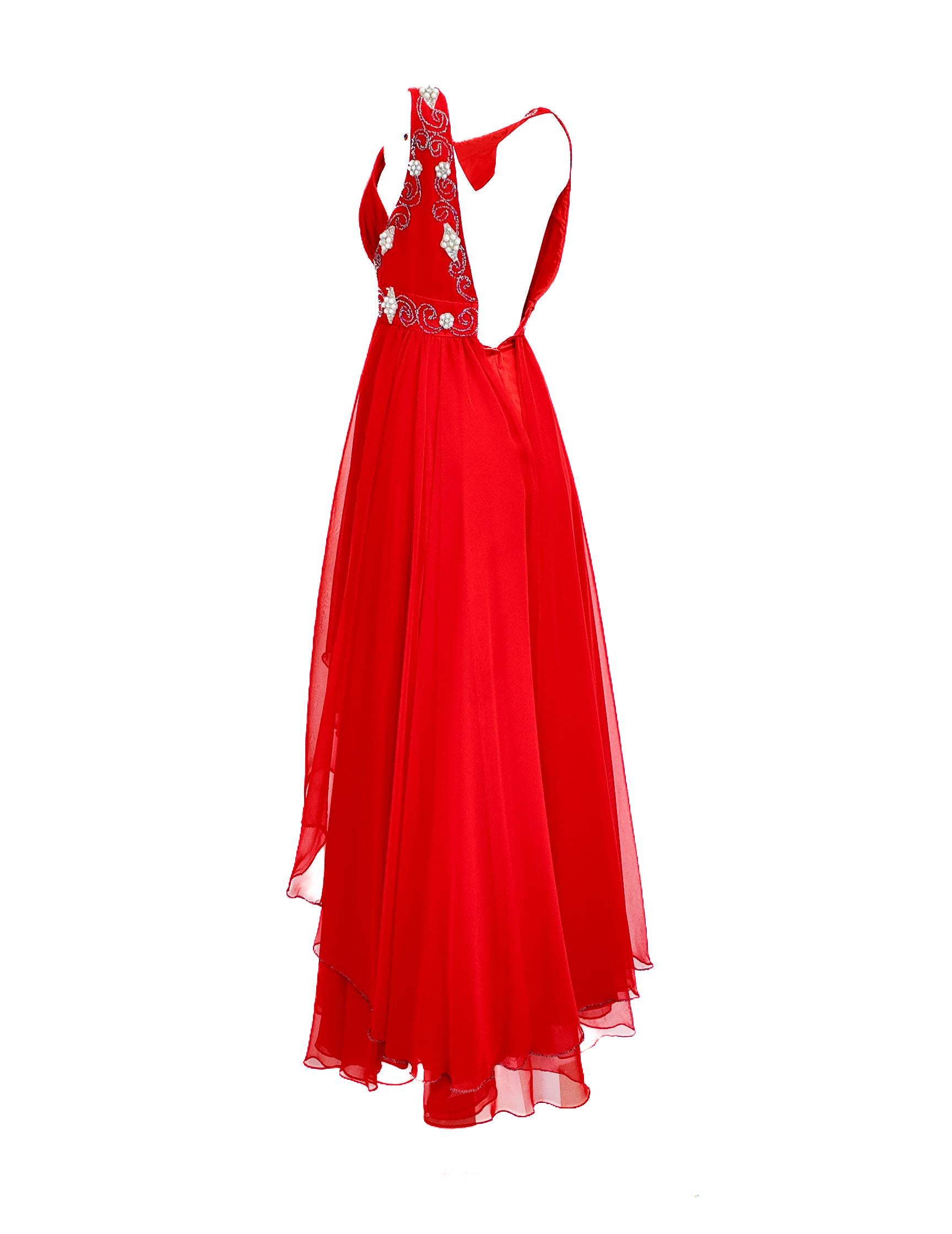 MIKE BENET 1960 - Robe rouge avec perles et ornements en perles en vente 1