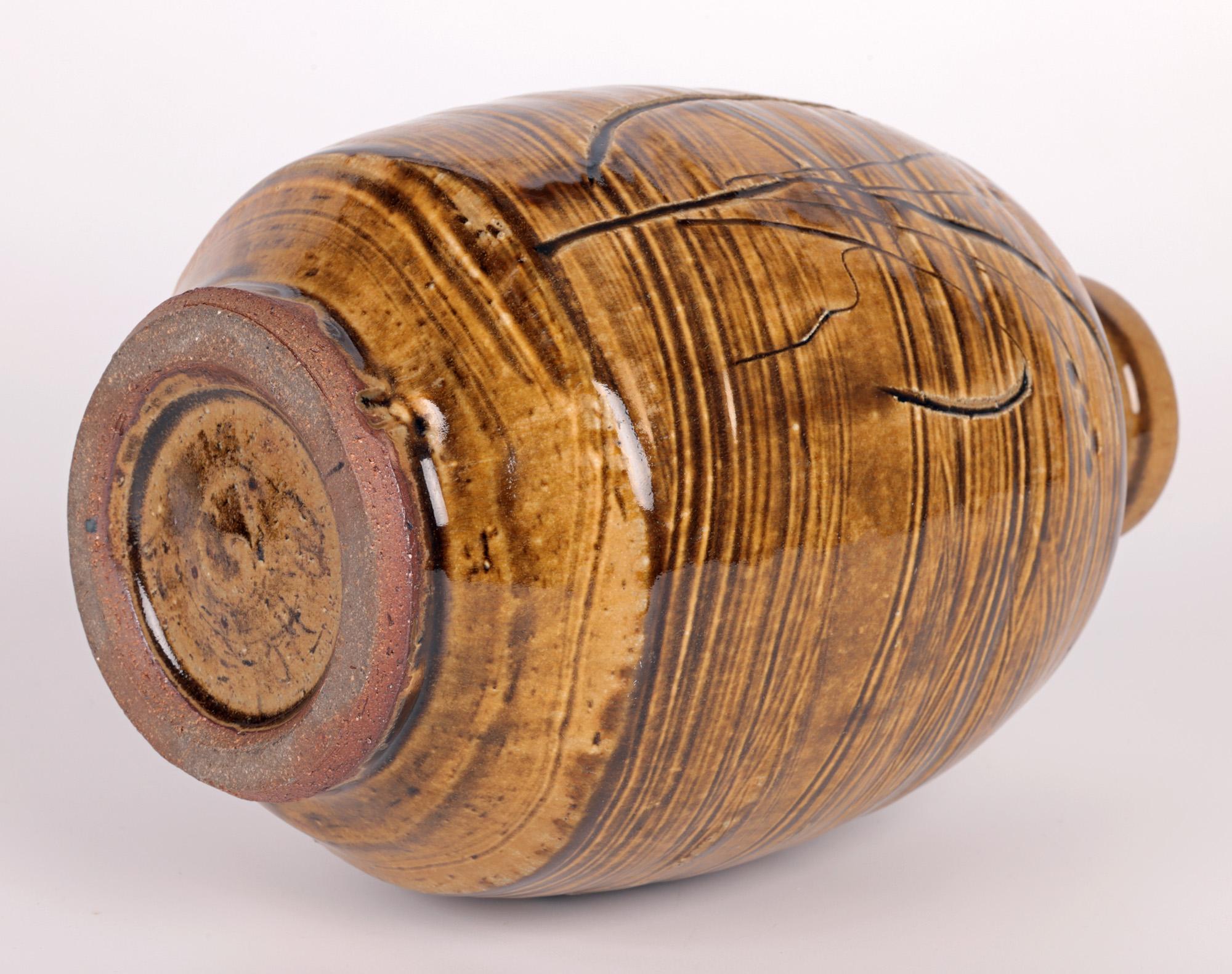 Mike Dodd Studio Pottery Vase en frêne émaillé avec graminées en semis en vente 3