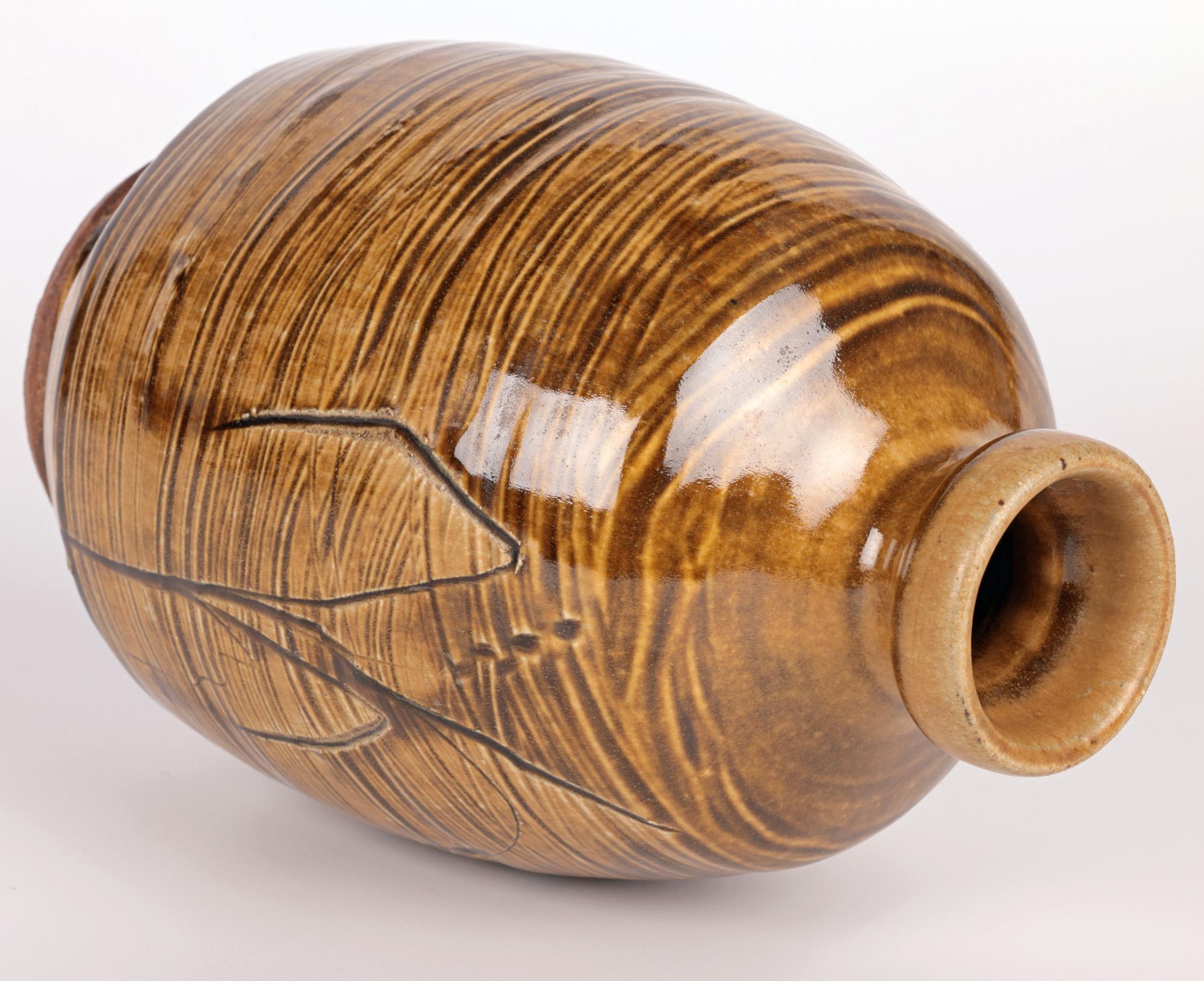 Mike Dodd Studio Pottery, glasierte Aschenbecher-Vase mit Seeding-Gras im Zustand „Gut“ im Angebot in Bishop's Stortford, Hertfordshire