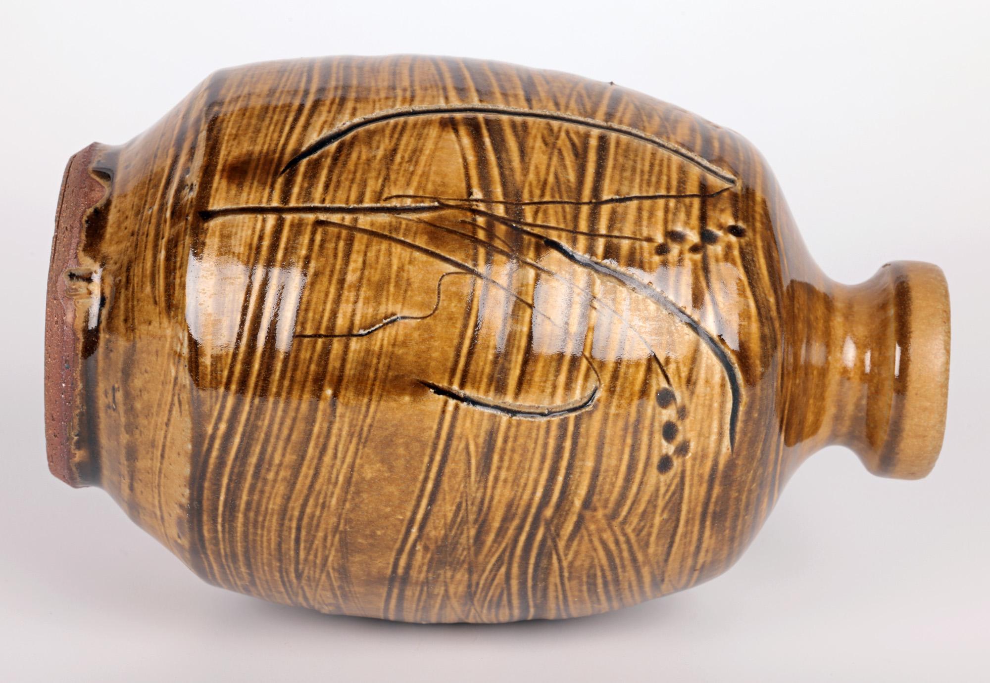 Mike Dodd Studio Pottery Vase en frêne émaillé avec graminées en semis en vente 1