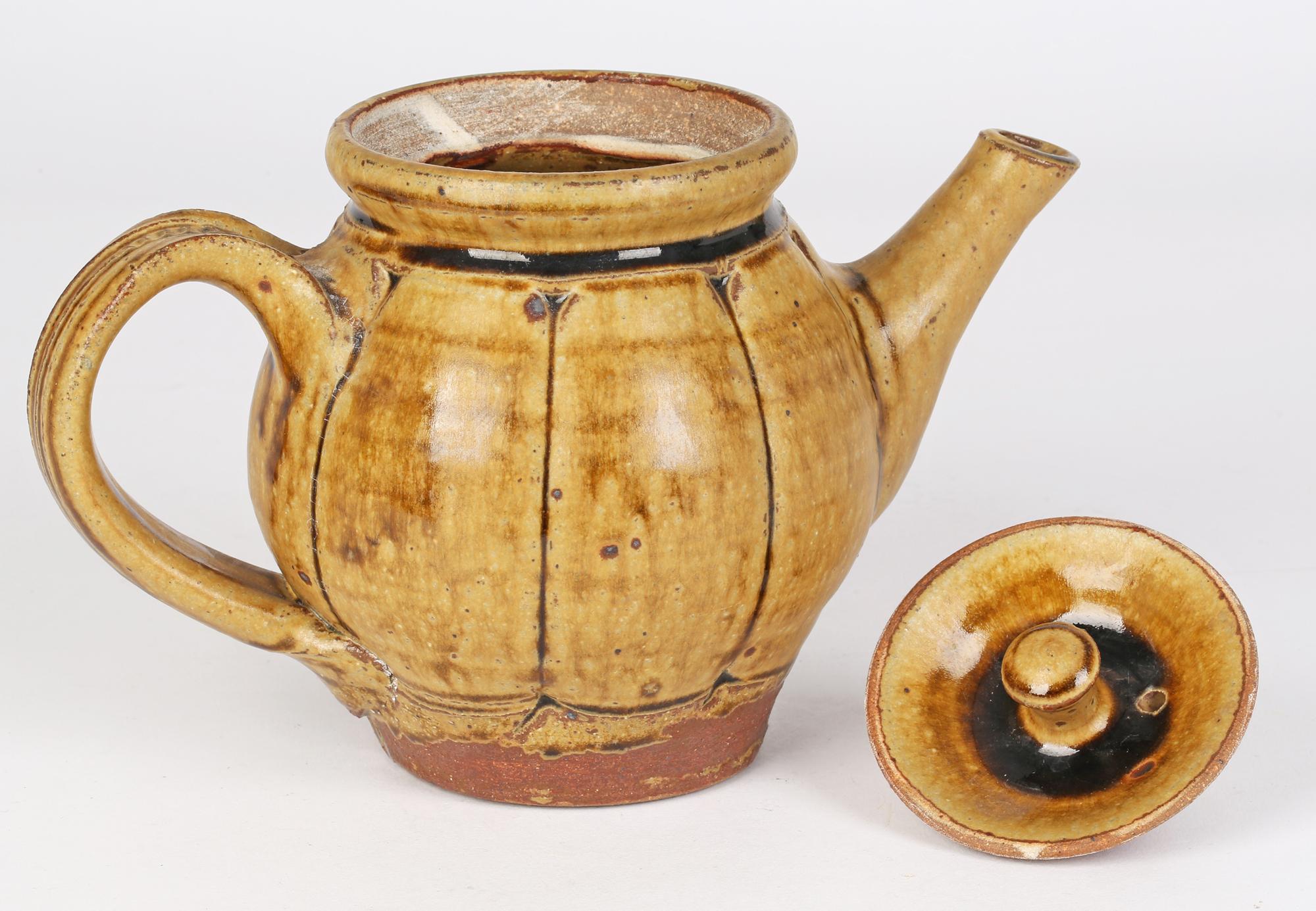 Mike Dodd Studio Keramik Braune glasierte Esche und Deckel aus Eschenholz im Angebot 7