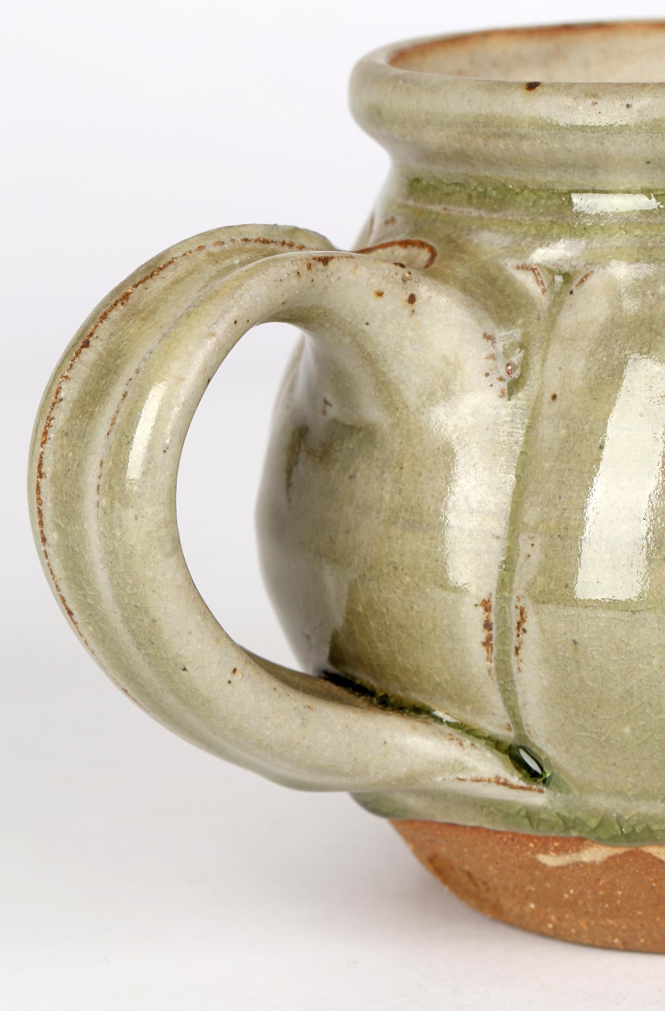 Moderne Théière et couvercle Mike Dodd Studio Pottery en frêne émaillé vert en vente