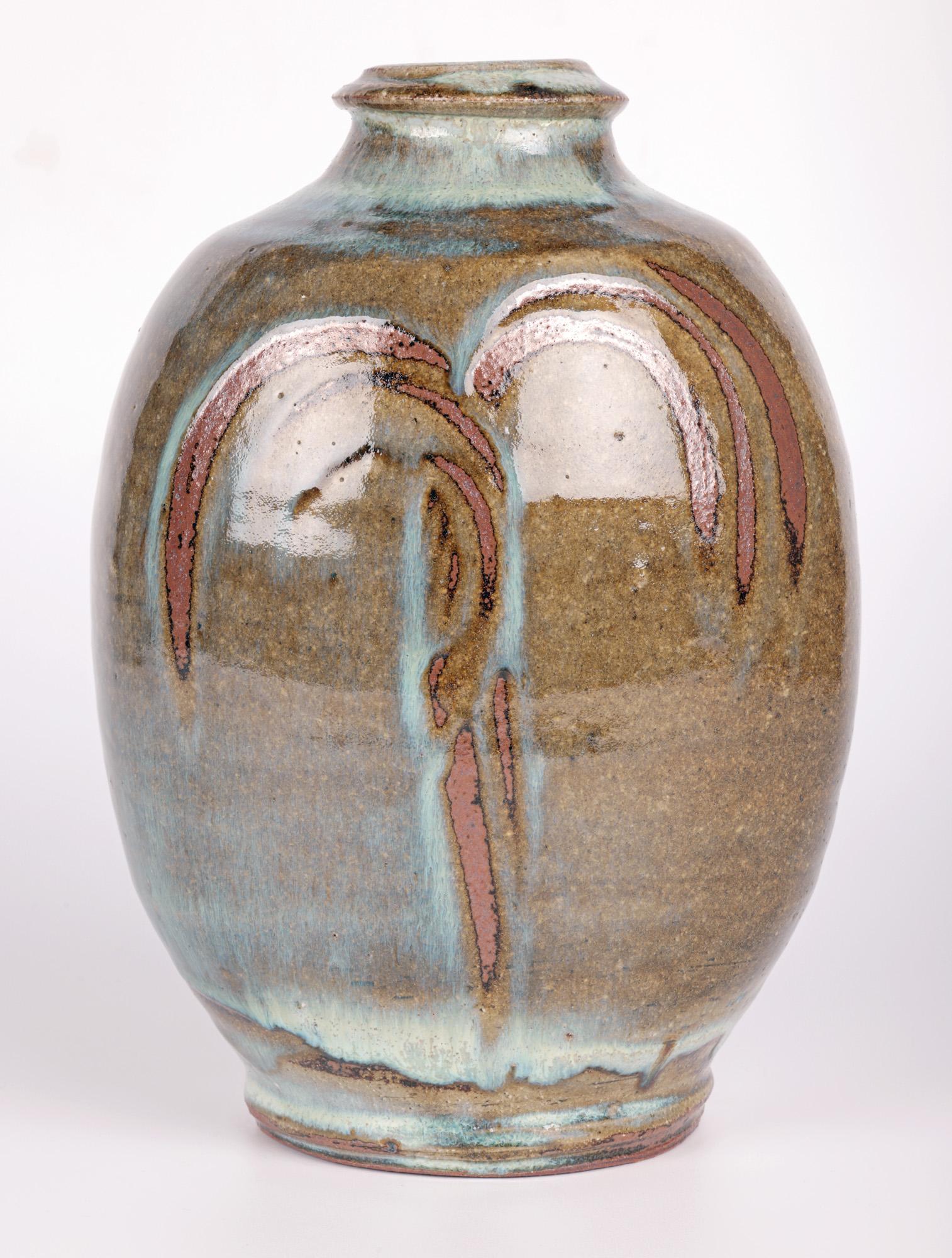 Vernissé Vase en poterie Mike Dodd Studio avec motif d'arbre stylisé en vente