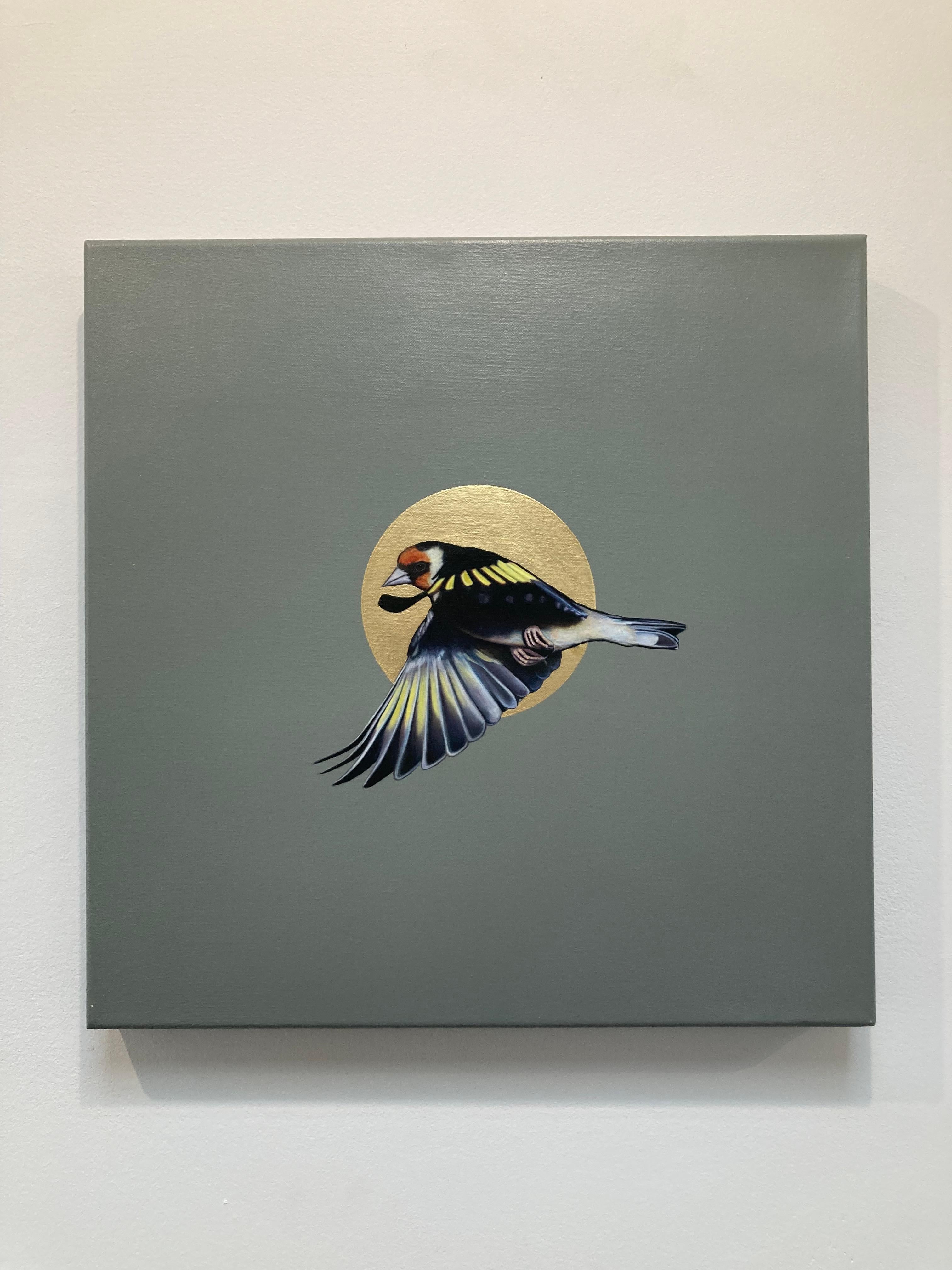 Helios II - Oiseau en vol avec soleil doré : huile sur toile - Contemporain Painting par Mike Ellis