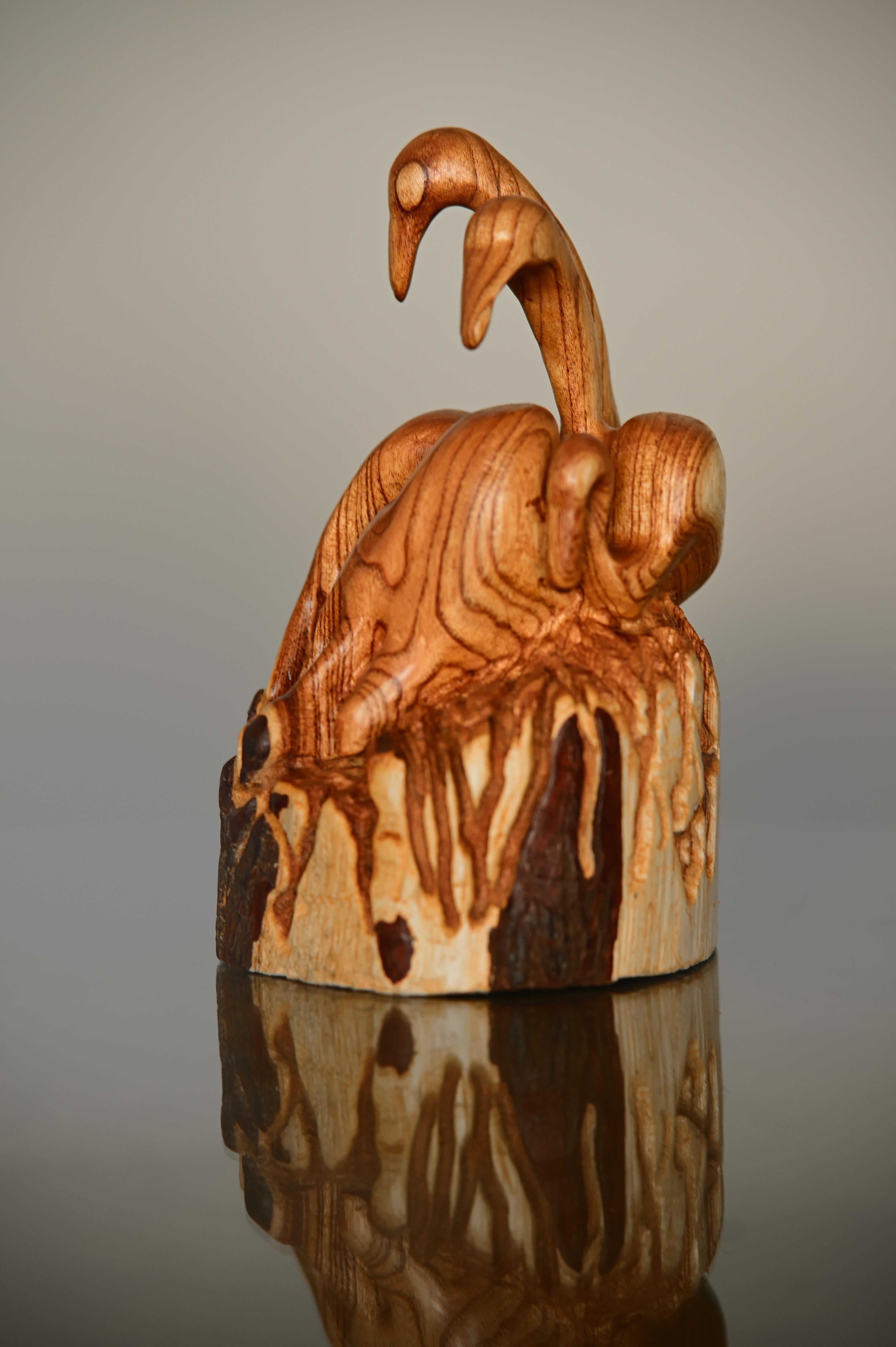 Flamingos, sculpture naturaliste originale  - Naturalisme Sculpture par Mike Jorgensen